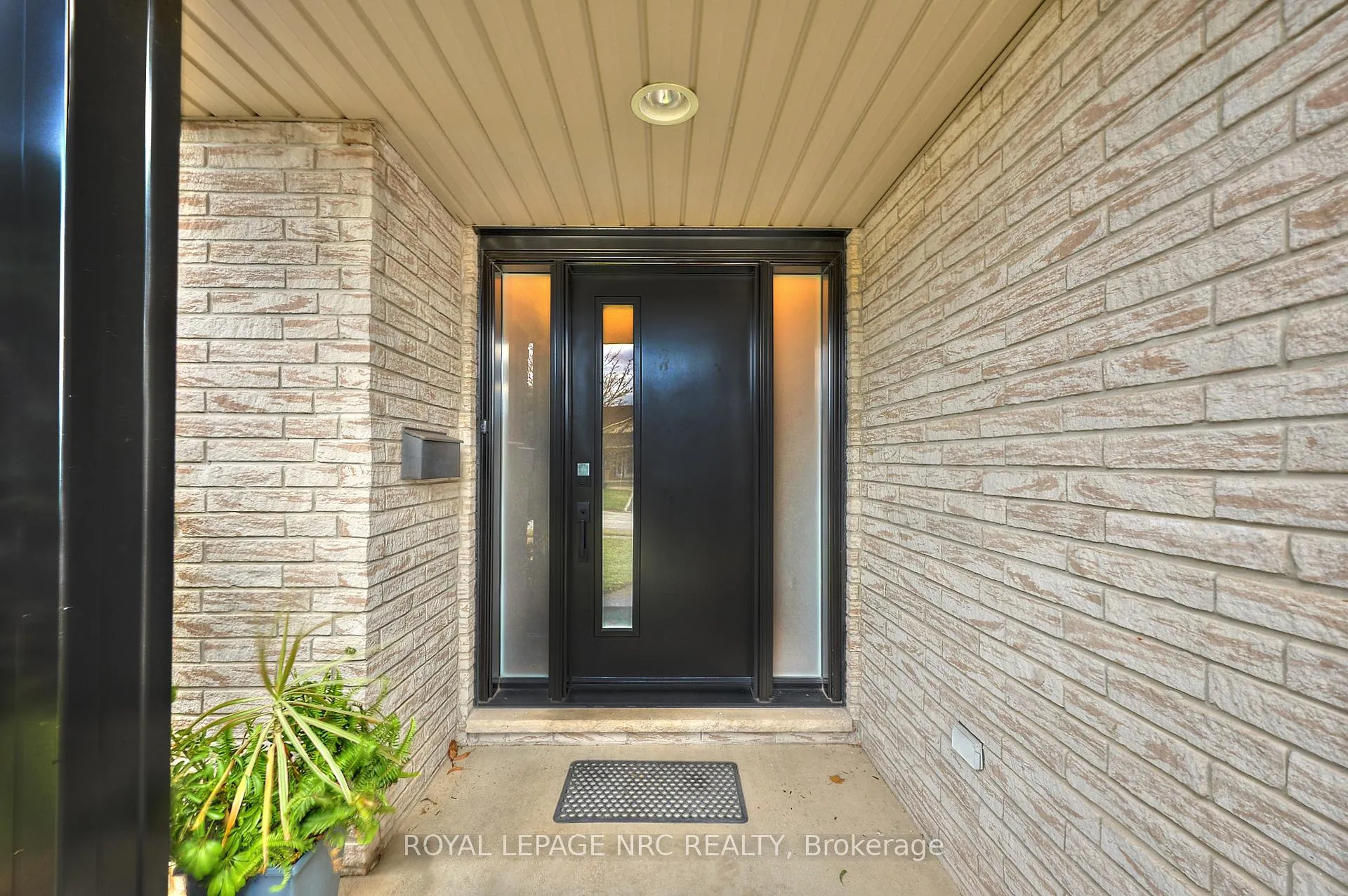 Photo 2 of 4474 Francesco Avenue, Niagara Falls, Ascot — HOMEH