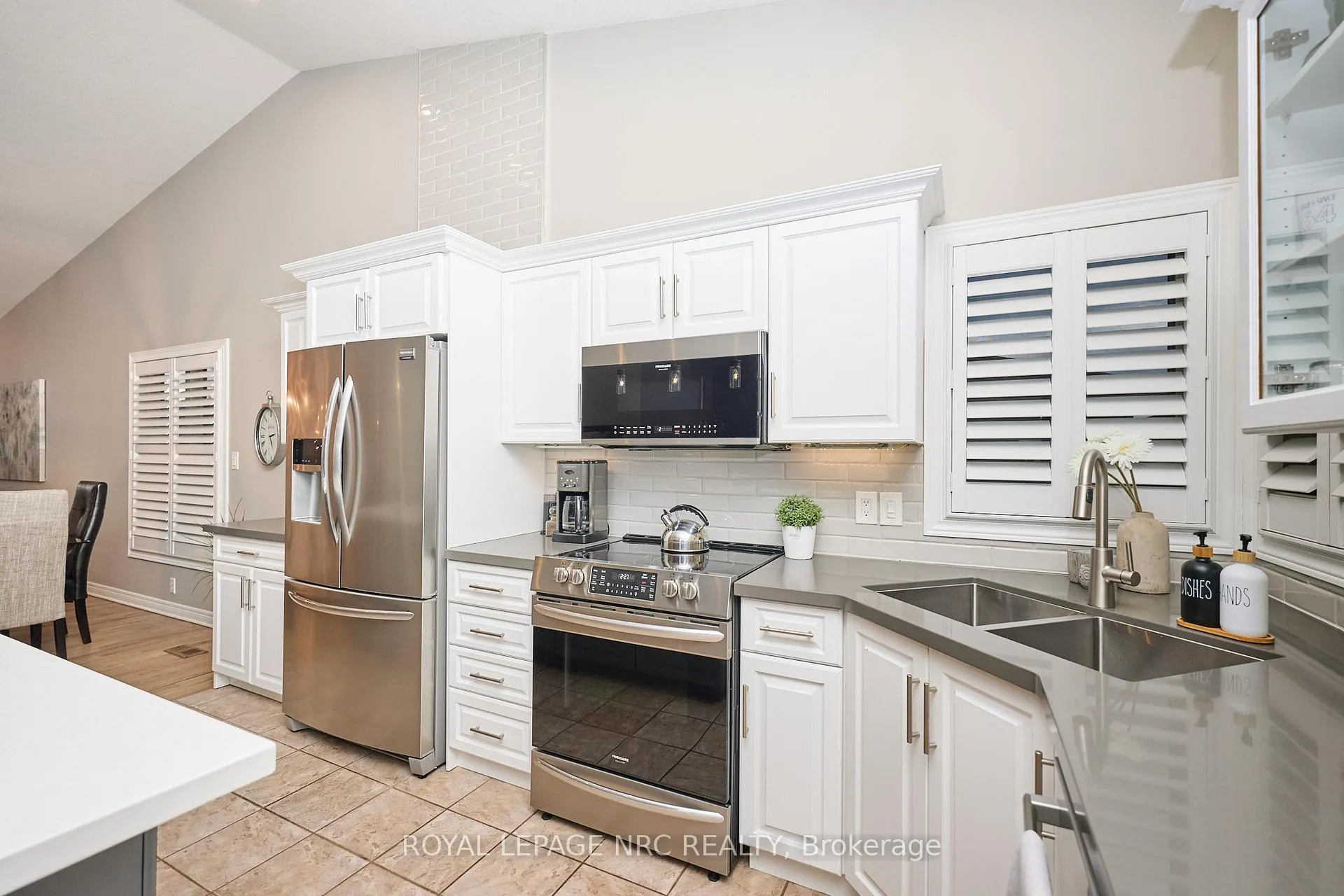 Photo 10 of 4474 Francesco Avenue, Niagara Falls, Ascot — HOMEH