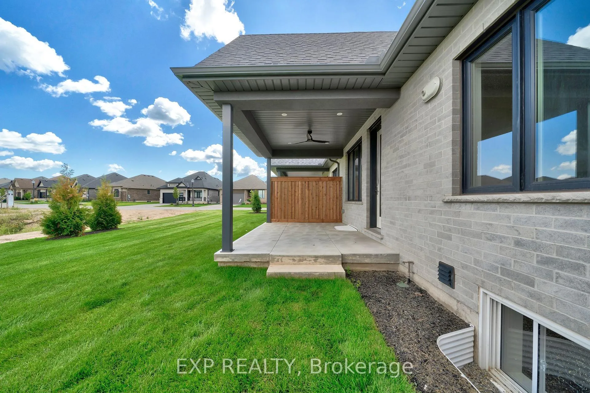 Photo 6 of Unit H, 296 Perth Trail, Welland, Hwy 406/Welland — HOMEH