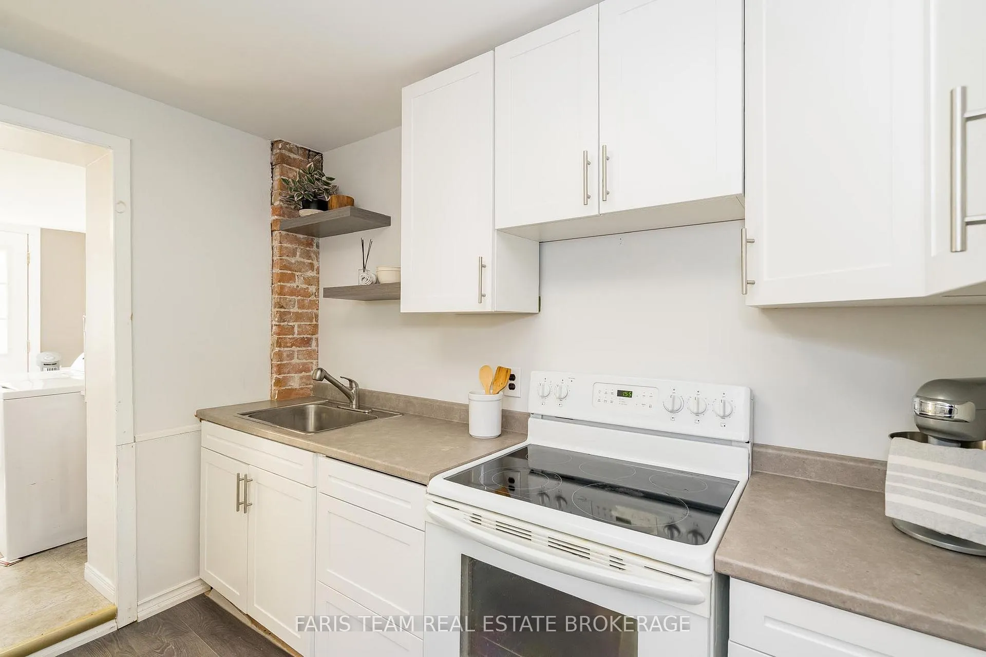 Photo 8 of 409 Dominion Avenue, Midland — HOMEH