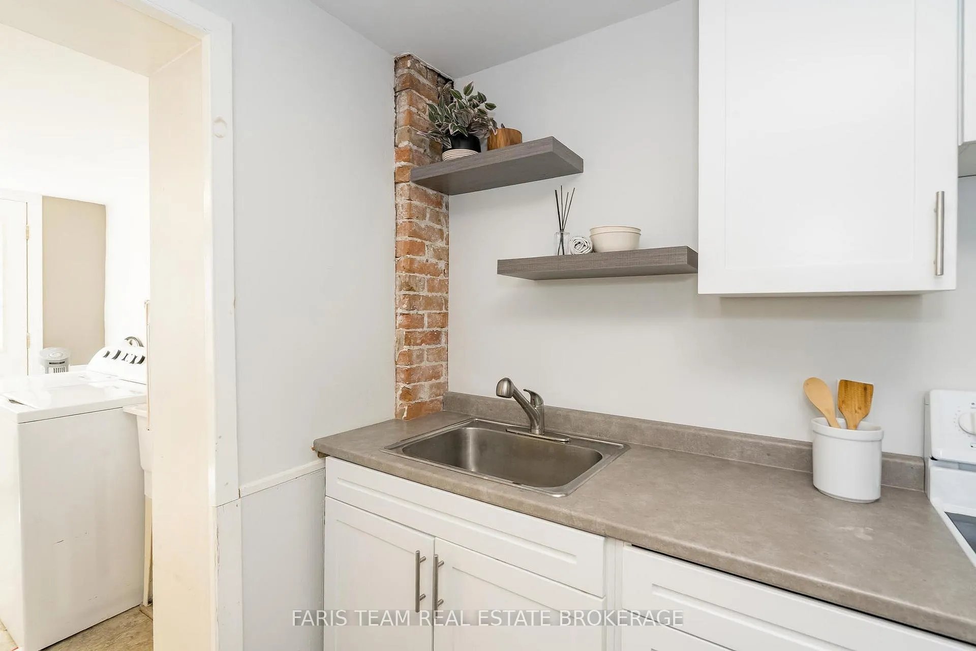 Photo 11 of 409 Dominion Avenue, Midland — HOMEH