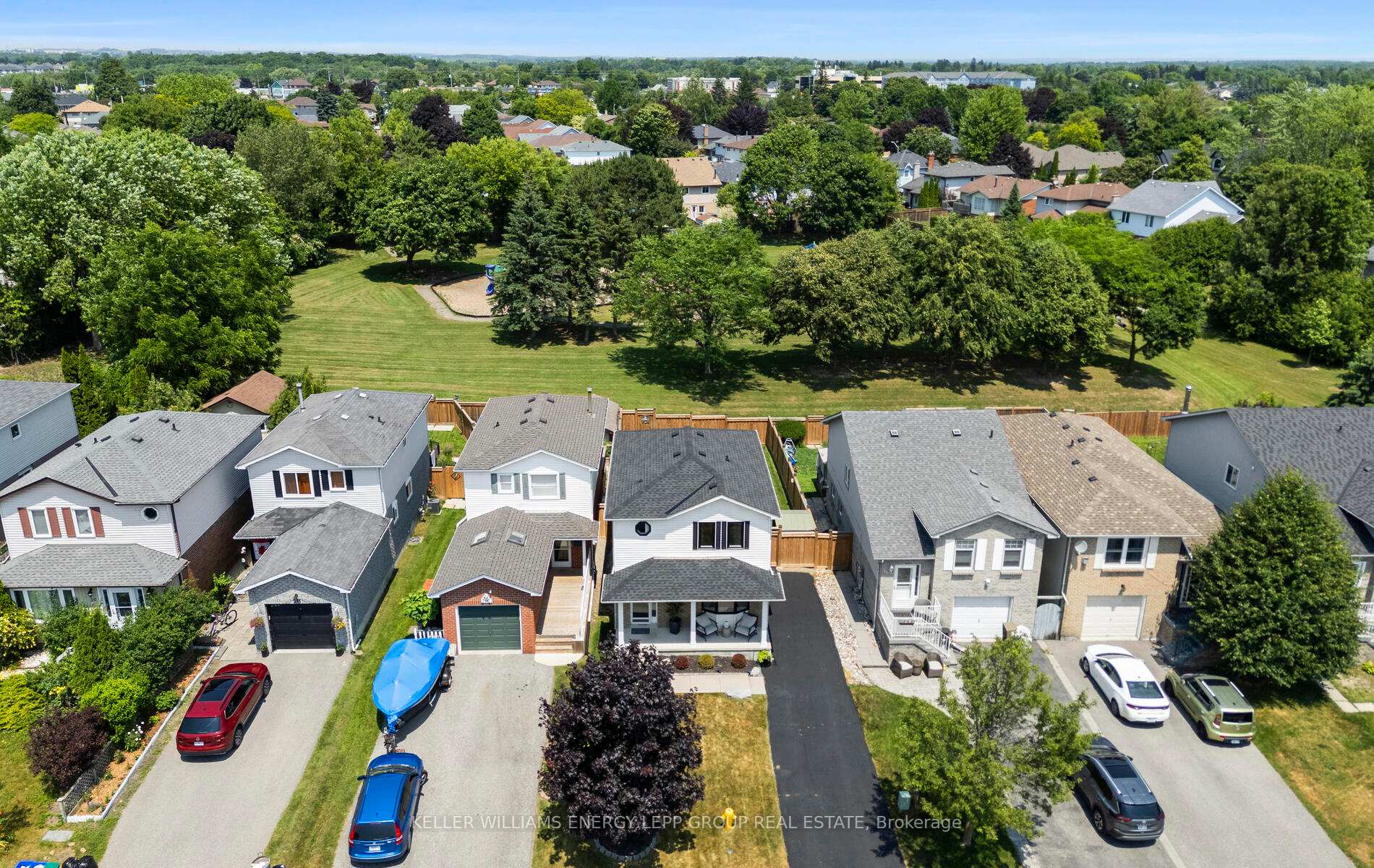 Photo 2 of 24 Kingsview Court, Clarington, Courtice — HOMEH