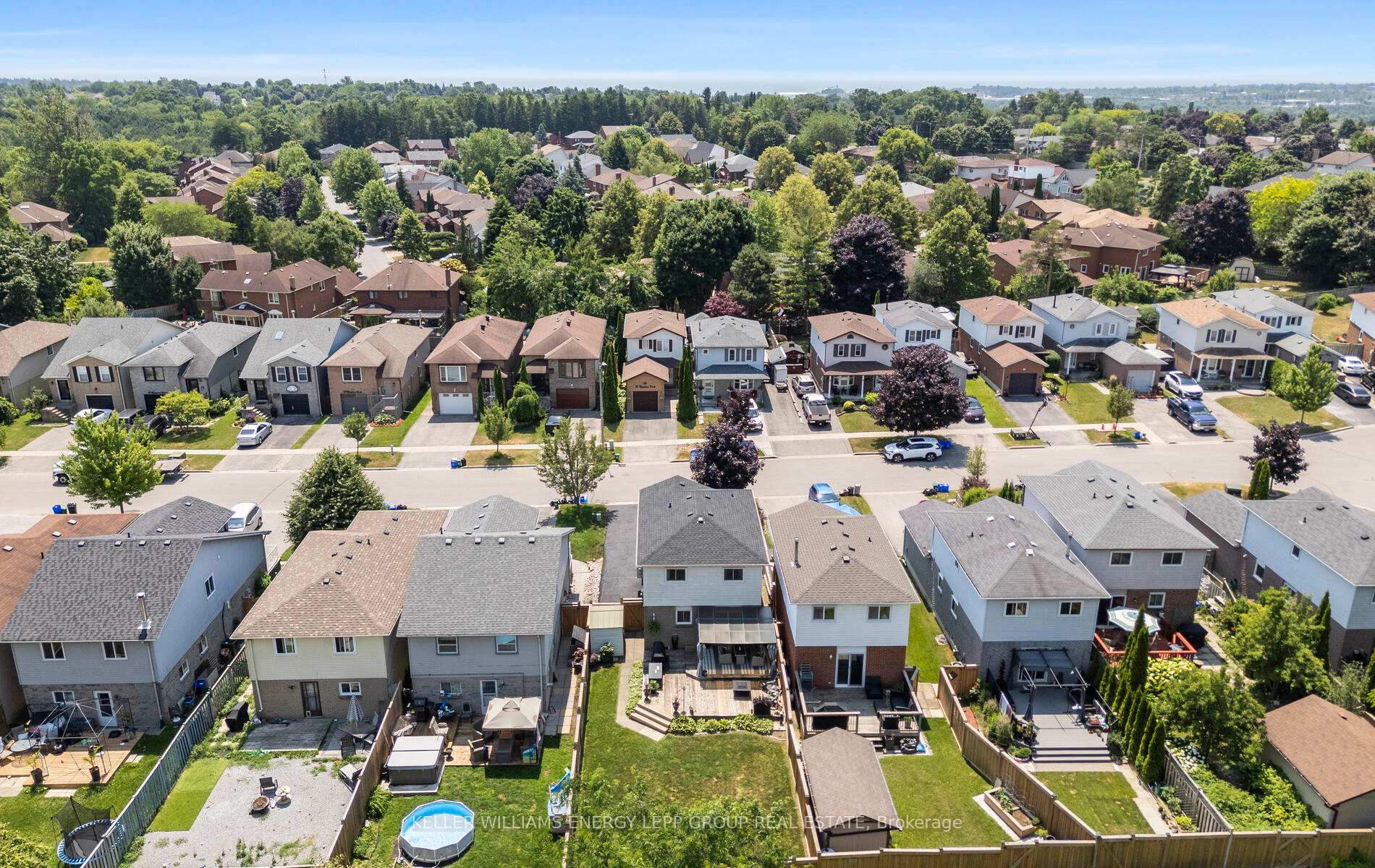 Photo 6 of 24 Kingsview Court, Clarington, Courtice — HOMEH