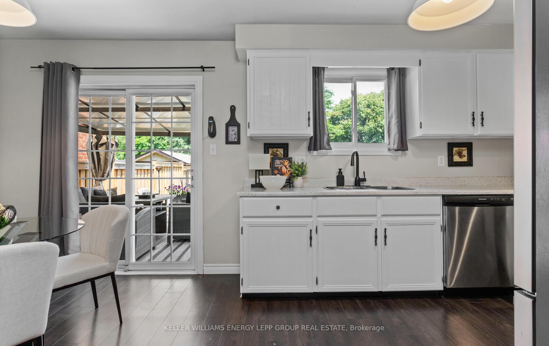 Photo 15 of 24 Kingsview Court, Clarington, Courtice — HOMEH