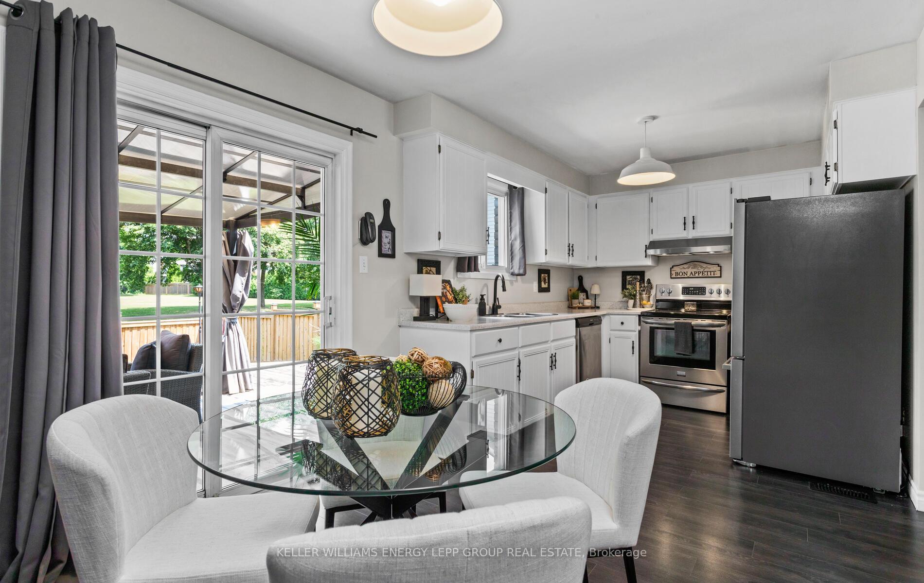 Photo 16 of 24 Kingsview Court, Clarington, Courtice — HOMEH