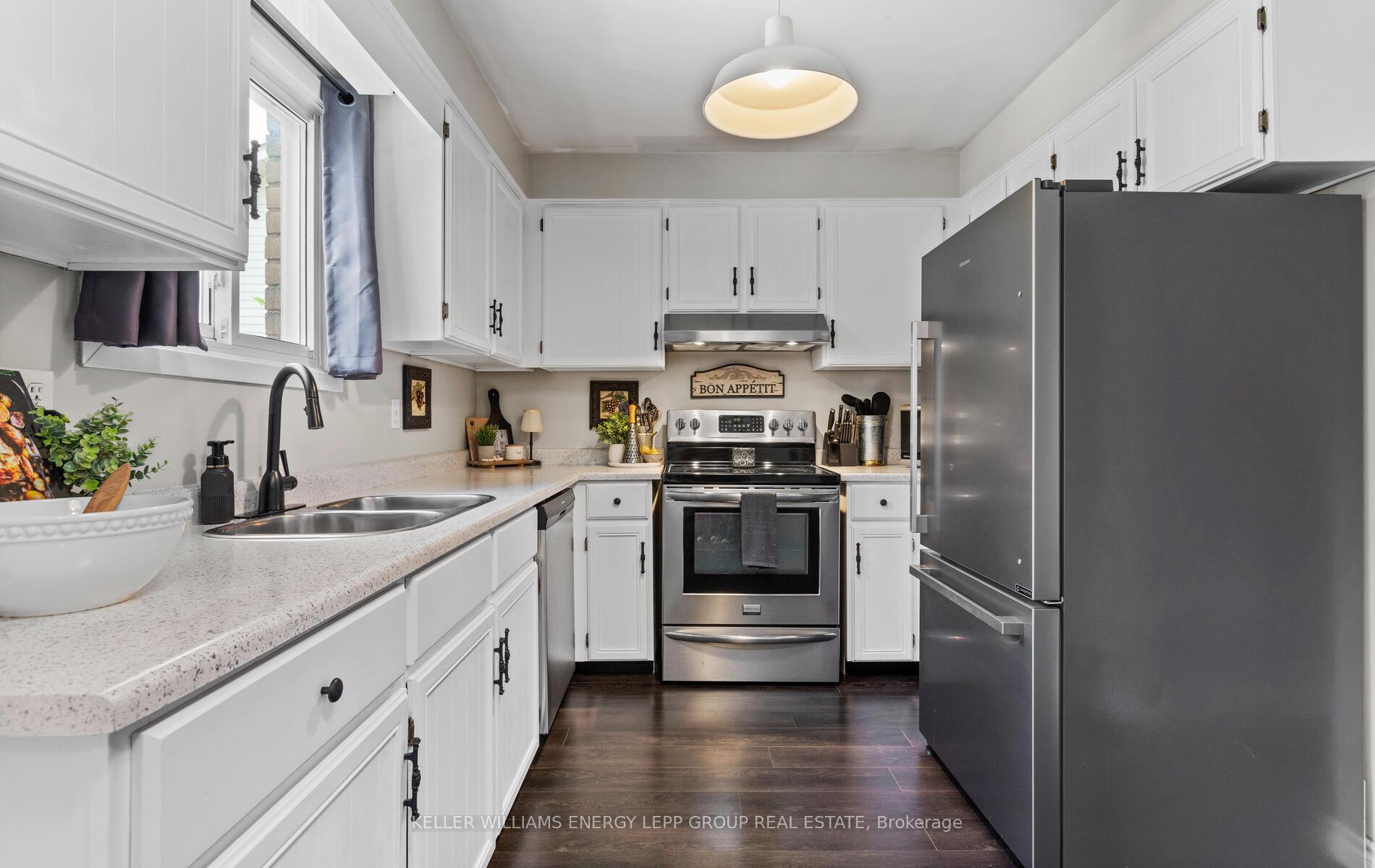 Photo 18 of 24 Kingsview Court, Clarington, Courtice — HOMEH