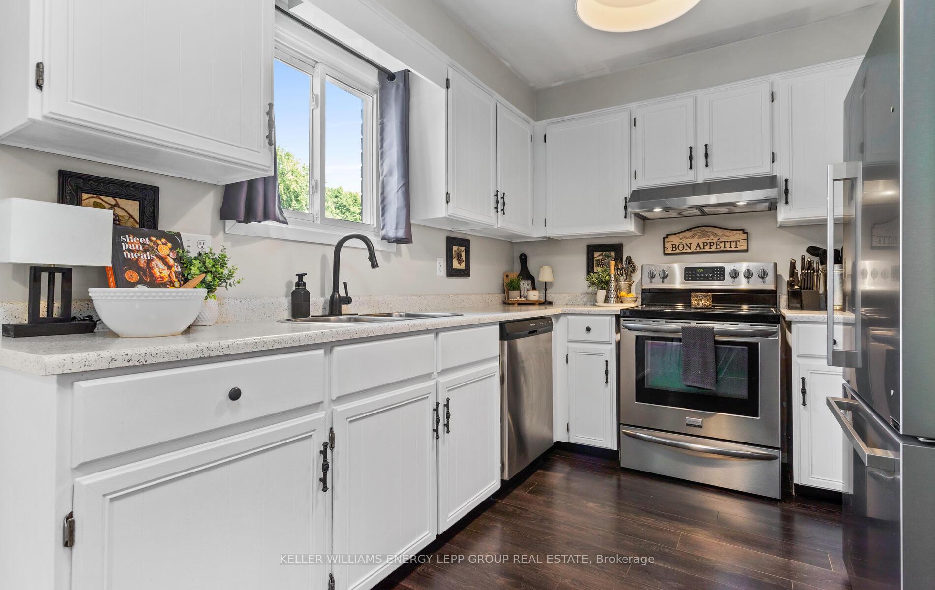 Photo 19 of 24 Kingsview Court, Clarington, Courtice — HOMEH