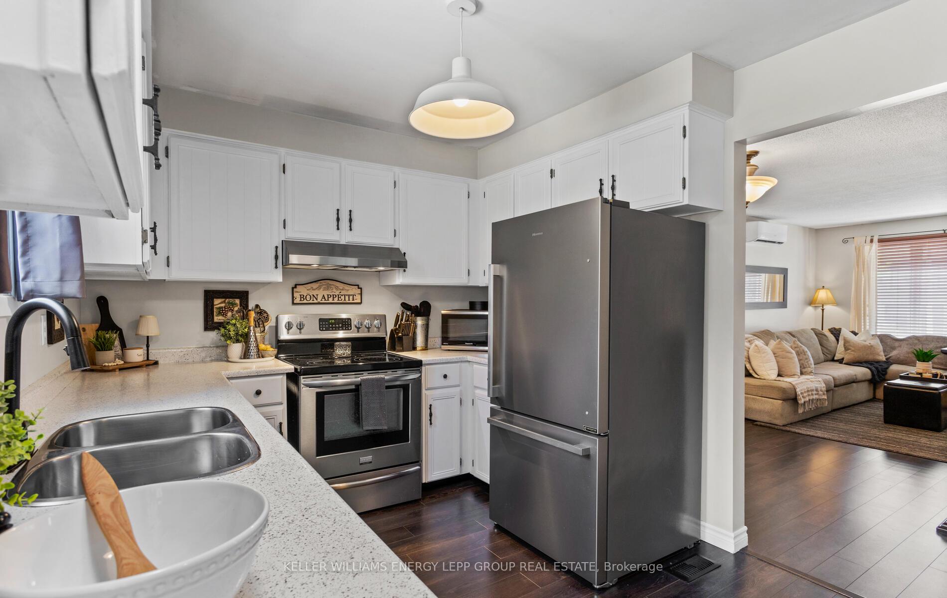 Photo 20 of 24 Kingsview Court, Clarington, Courtice — HOMEH
