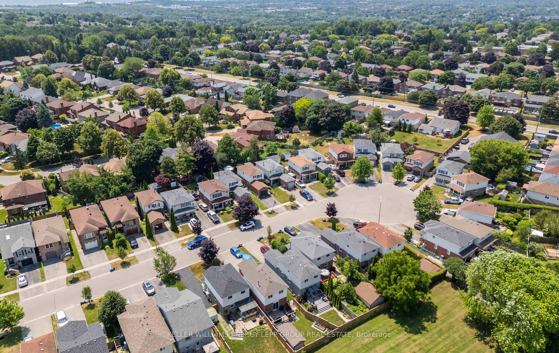 Photo 46 of 24 Kingsview Court, Clarington, Courtice — HOMEH