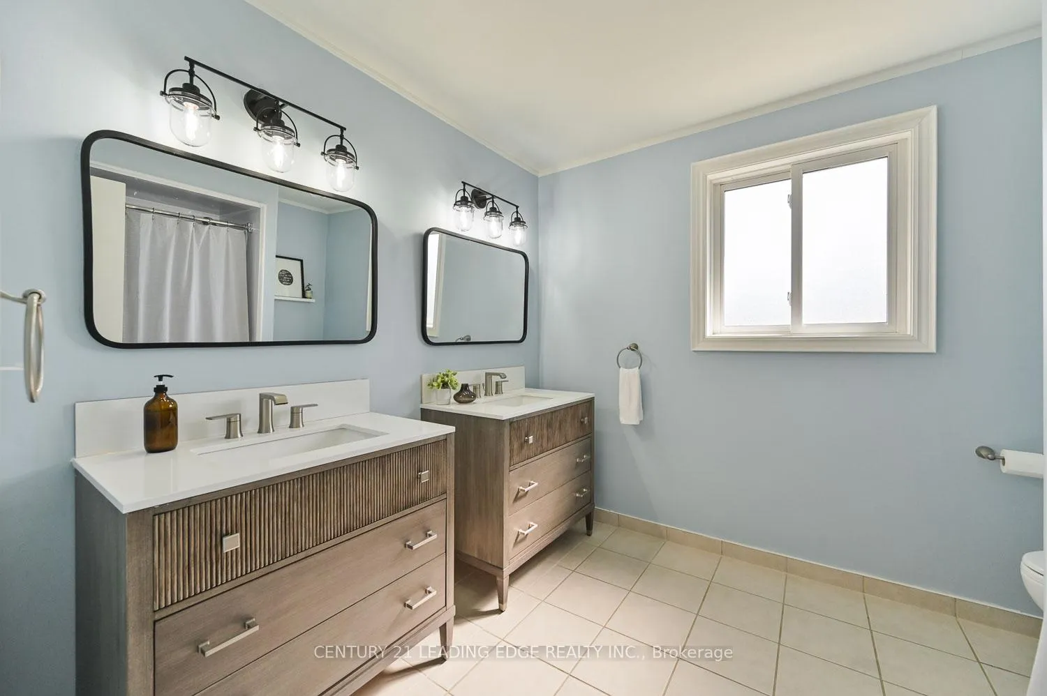 Photo 34 of 75 Emmeloord Crescent, Markham, Unionville — HOMEH