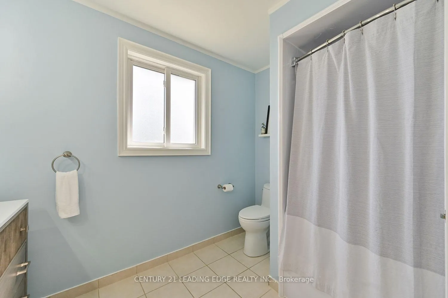 Photo 35 of 75 Emmeloord Crescent, Markham, Unionville — HOMEH