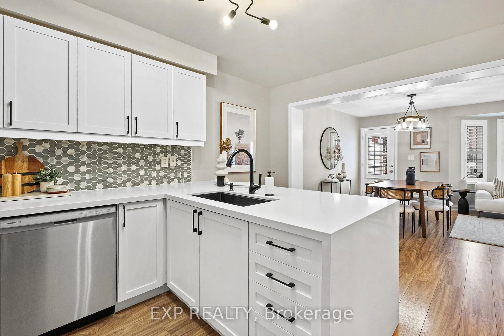 Photo 7 of 945 Deverell Place, Milton, Coates — HOMEH