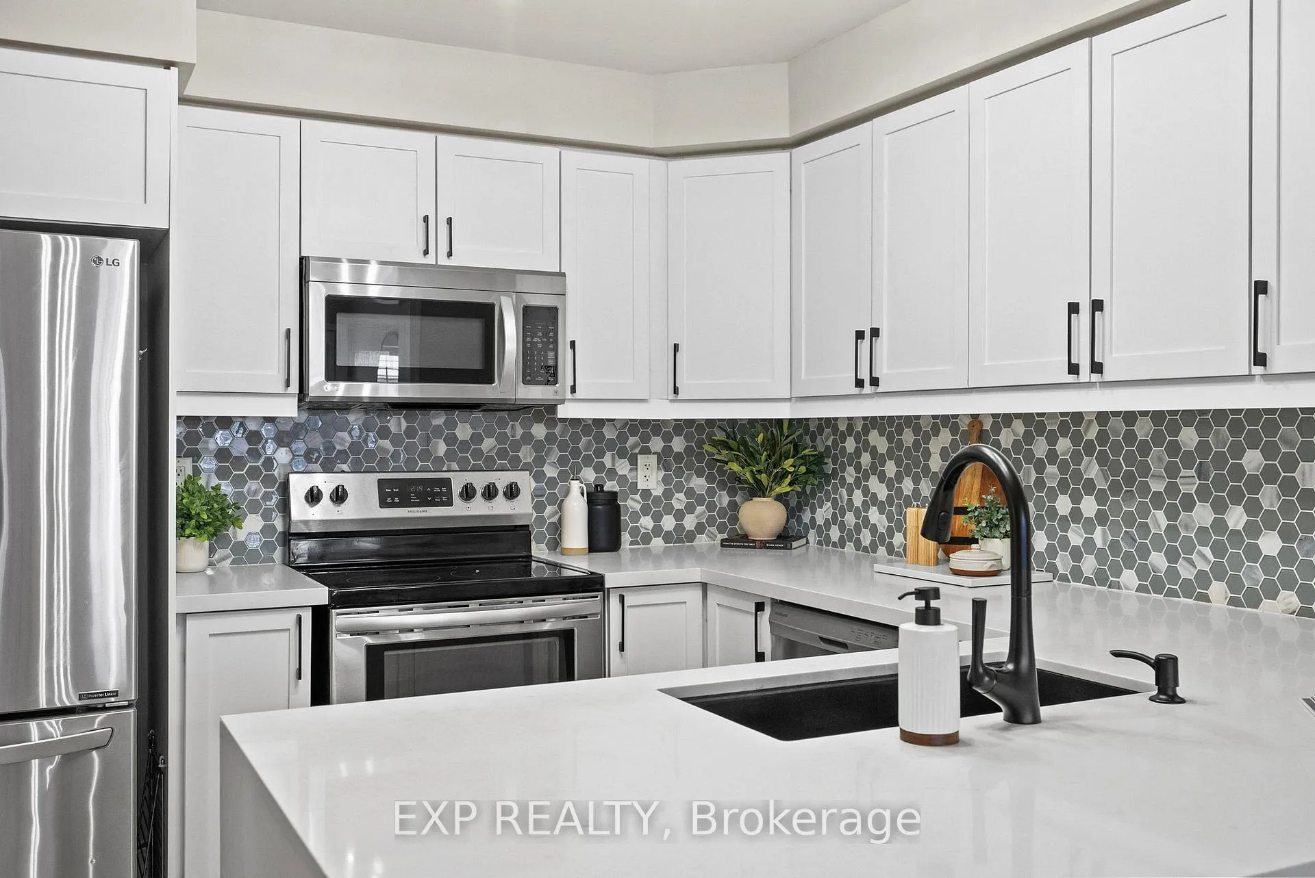 Photo 8 of 945 Deverell Place, Milton, Coates — HOMEH