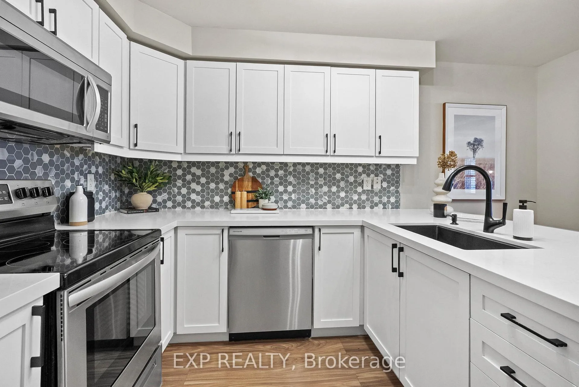 Photo 9 of 945 Deverell Place, Milton, Coates — HOMEH