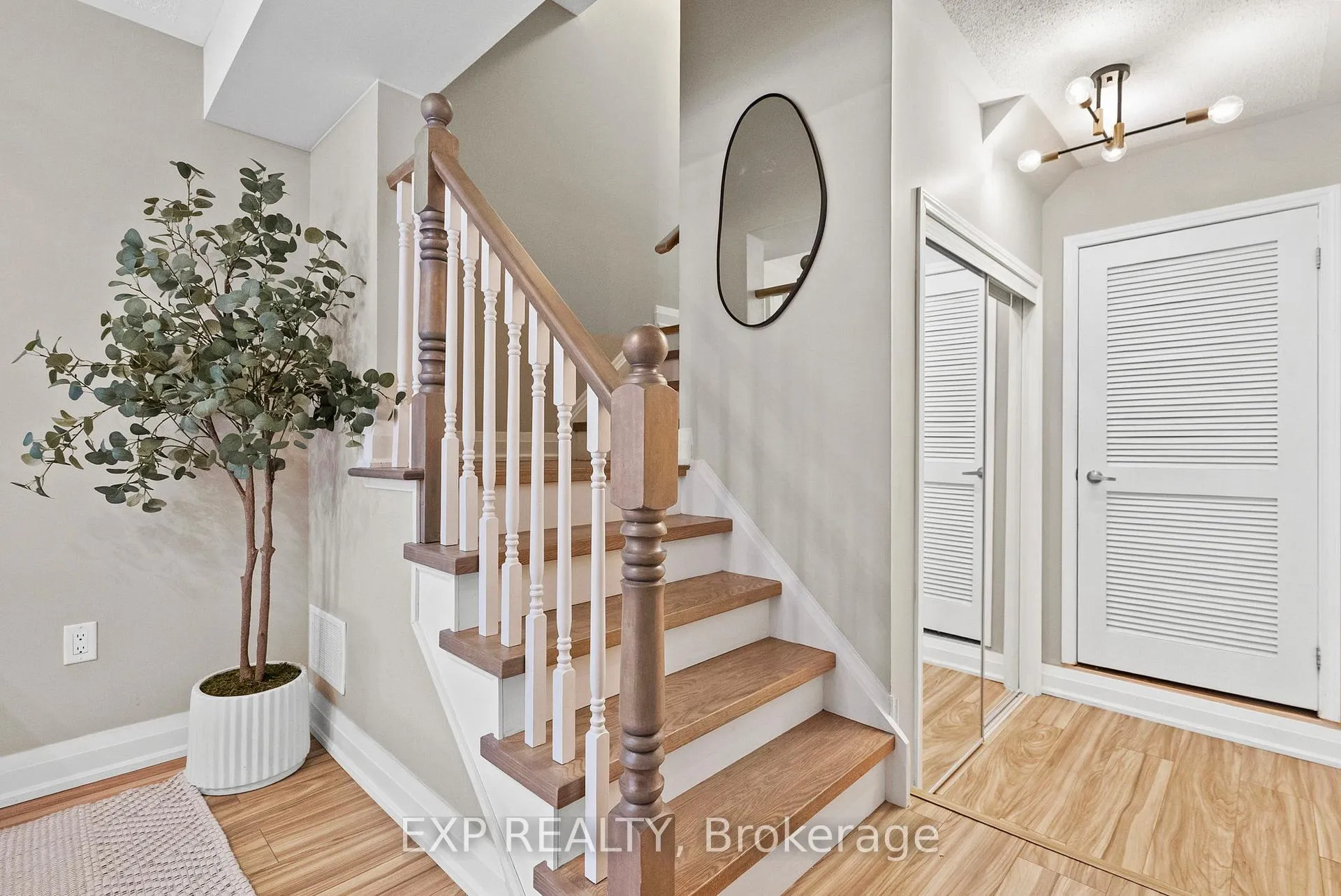 Photo 14 of 945 Deverell Place, Milton, Coates — HOMEH