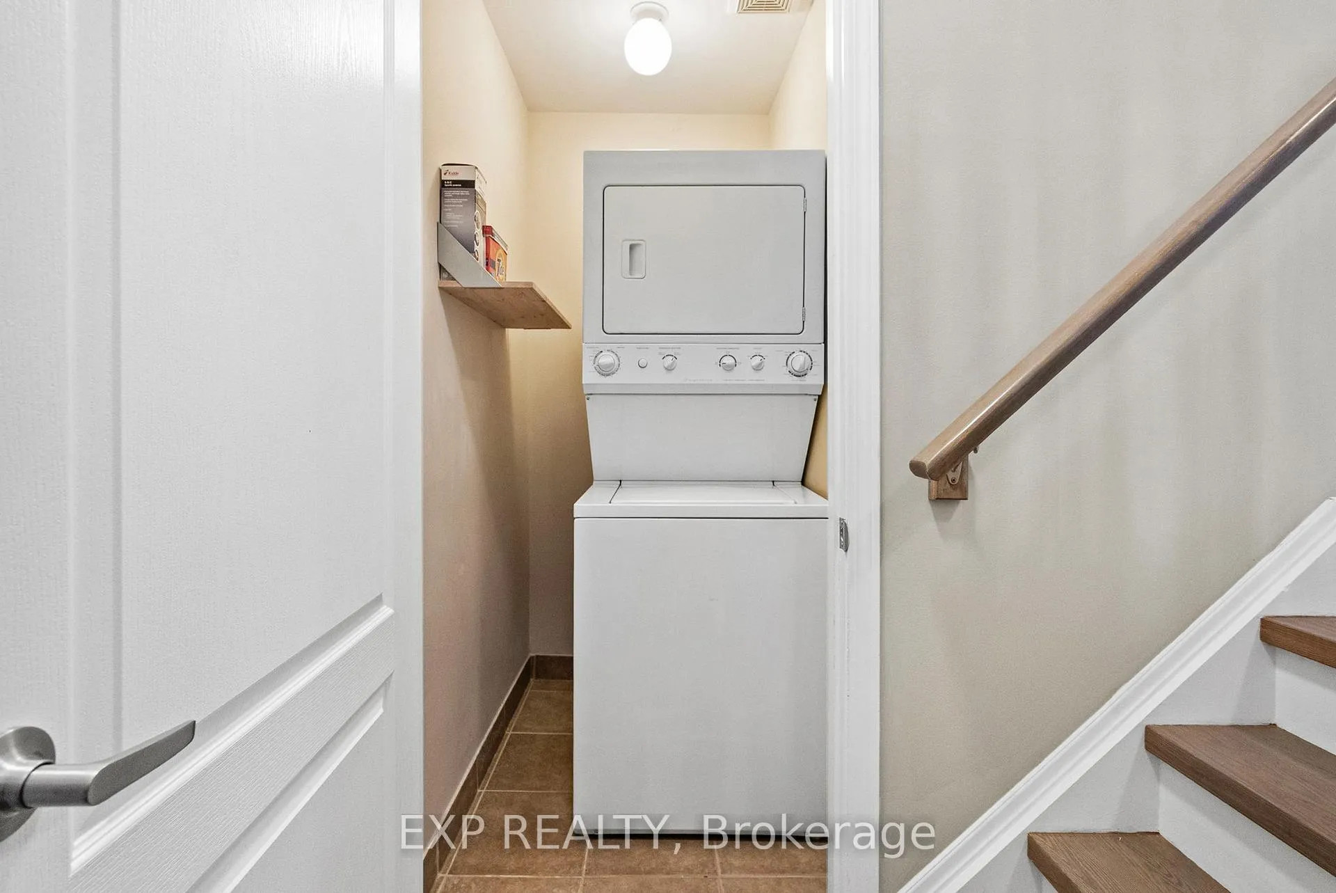 Photo 23 of 945 Deverell Place, Milton, Coates — HOMEH