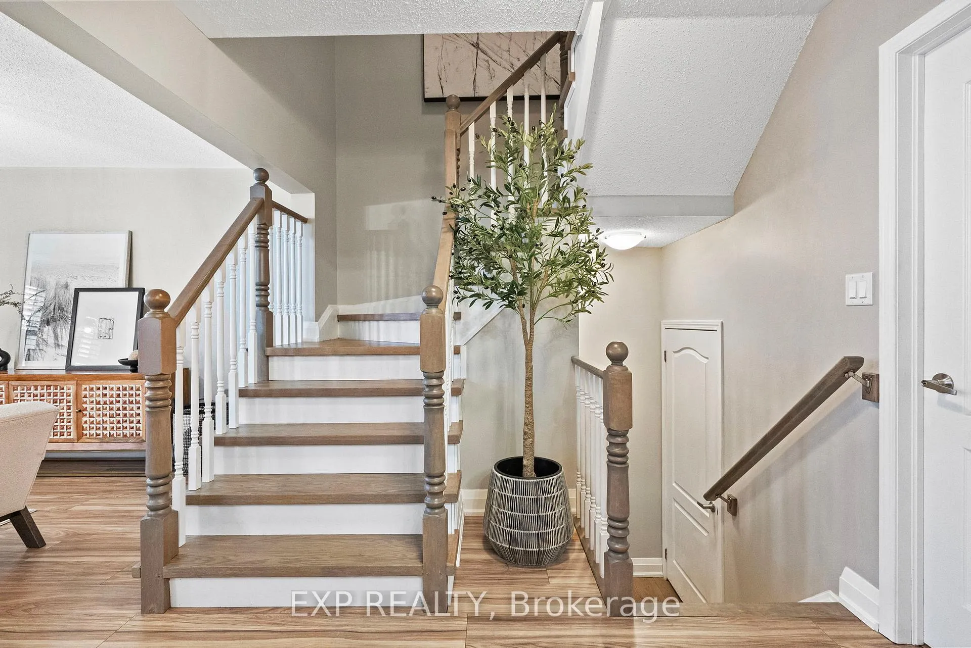 Photo 27 of 945 Deverell Place, Milton, Coates — HOMEH