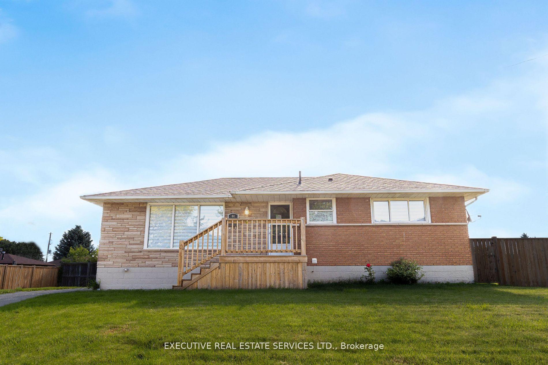 Photo 2 of 44 Woodsview Avenue, Grimsby, Grimsby Beach — HOMEH