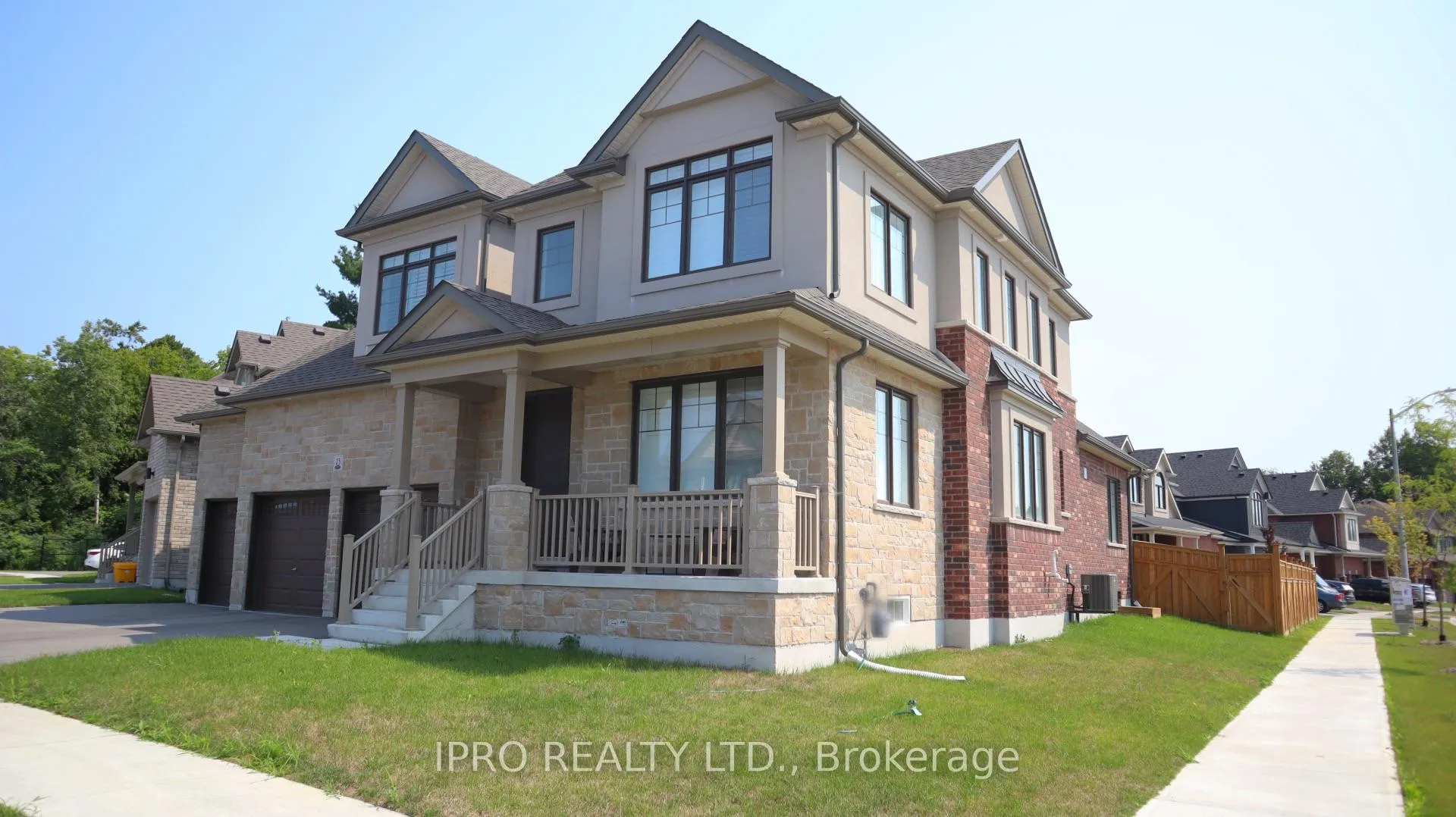 Photo 2 of 23 Higham Place, Clarington, Bowmanville — HOMEH