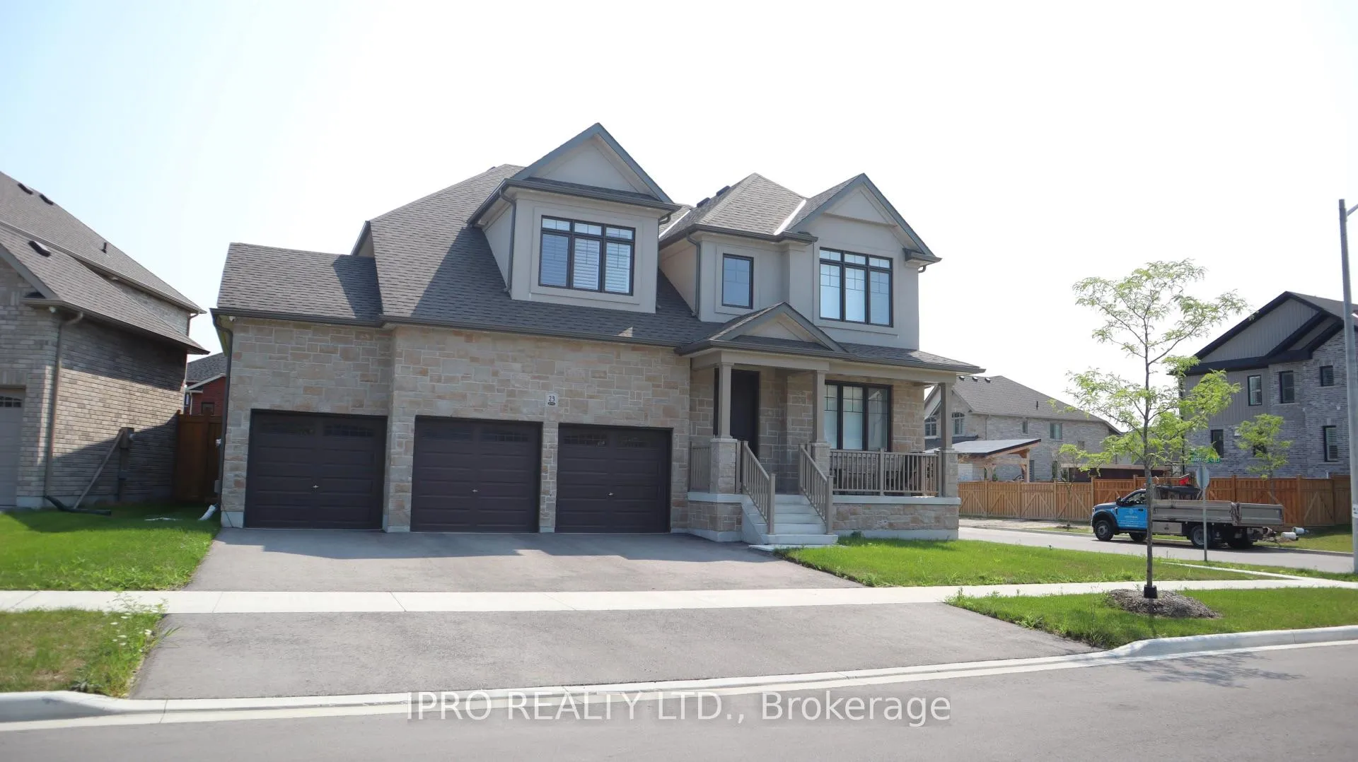Photo 3 of 23 Higham Place, Clarington, Bowmanville — HOMEH