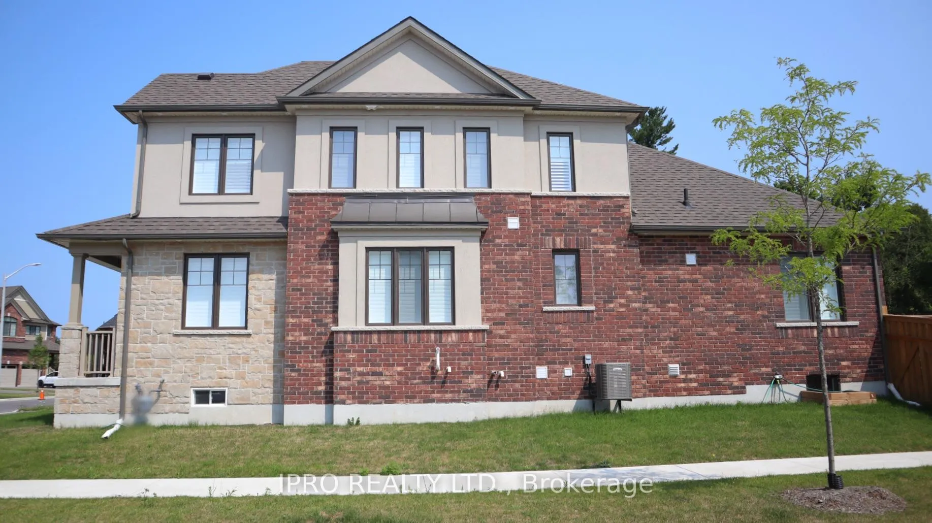 Photo 4 of 23 Higham Place, Clarington, Bowmanville — HOMEH