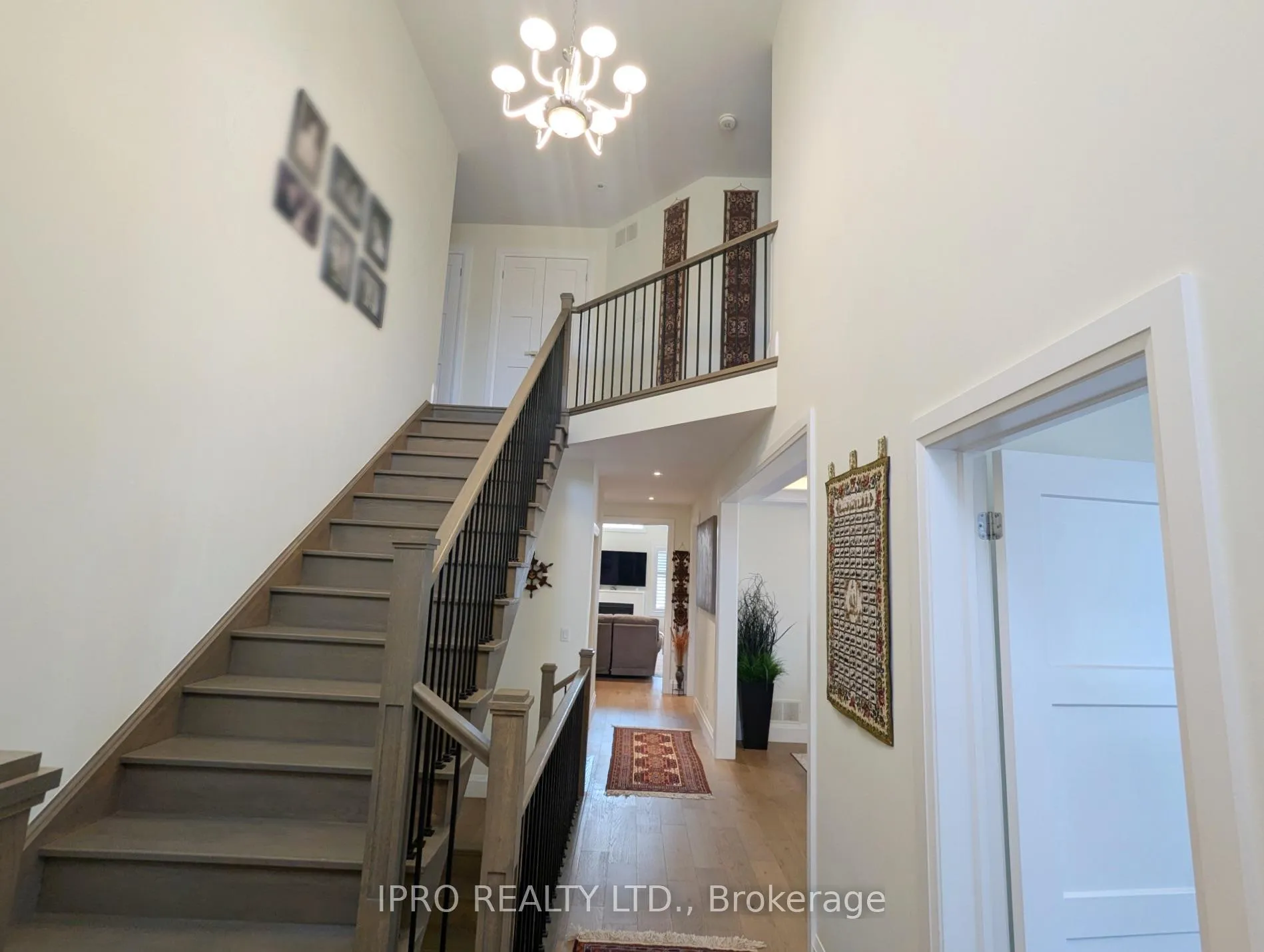 Photo 5 of 23 Higham Place, Clarington, Bowmanville — HOMEH