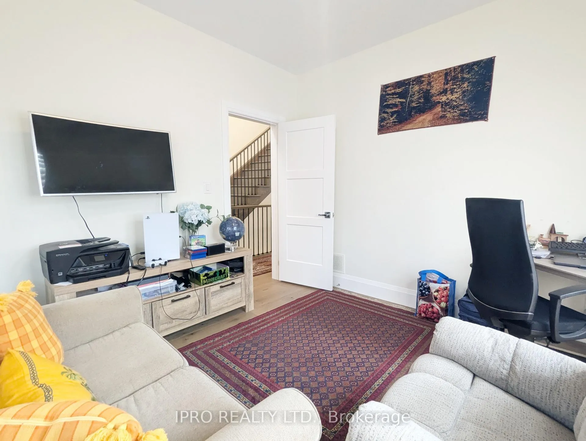 Photo 9 of 23 Higham Place, Clarington, Bowmanville — HOMEH