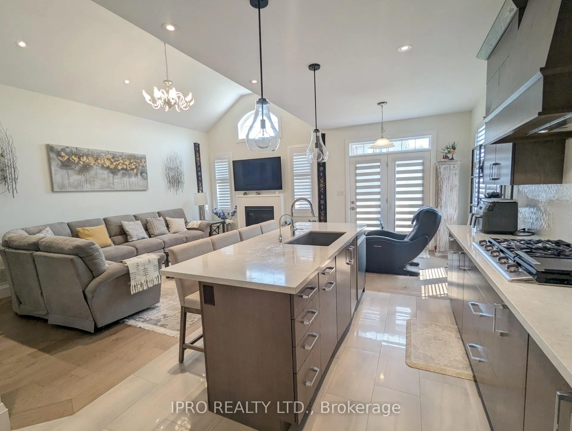 Photo 12 of 23 Higham Place, Clarington, Bowmanville — HOMEH