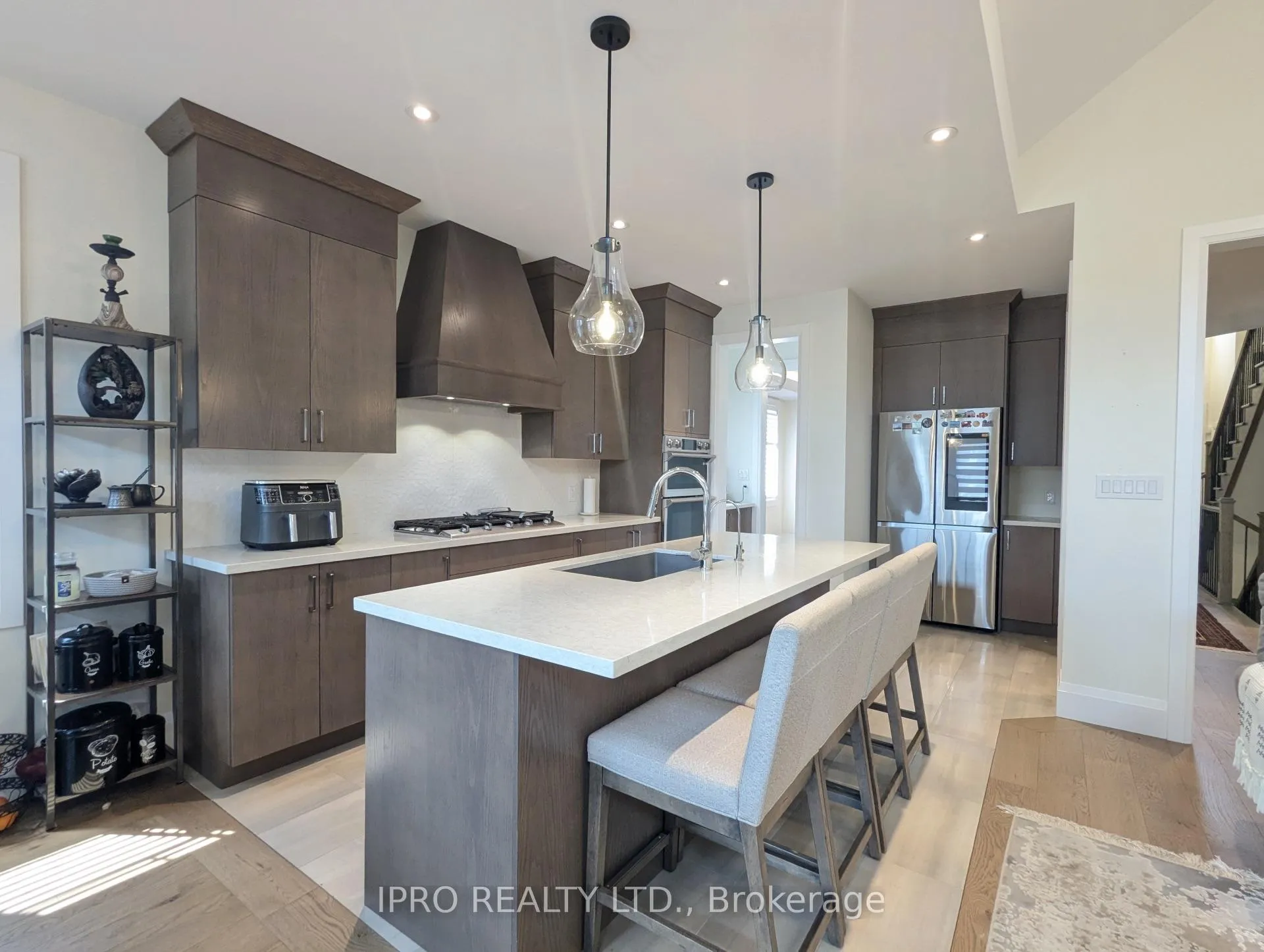 Photo 15 of 23 Higham Place, Clarington, Bowmanville — HOMEH