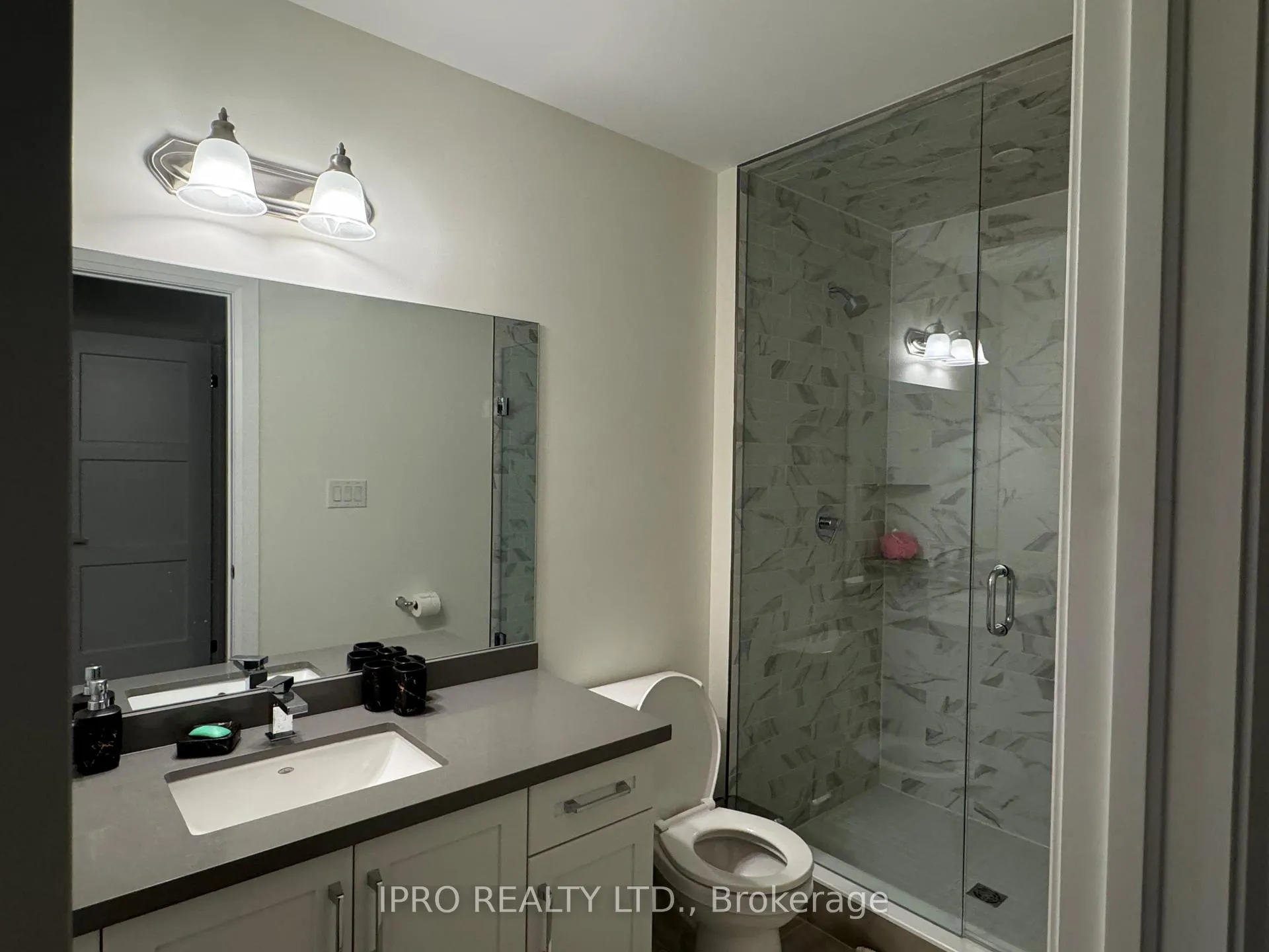 Photo 37 of 23 Higham Place, Clarington, Bowmanville — HOMEH