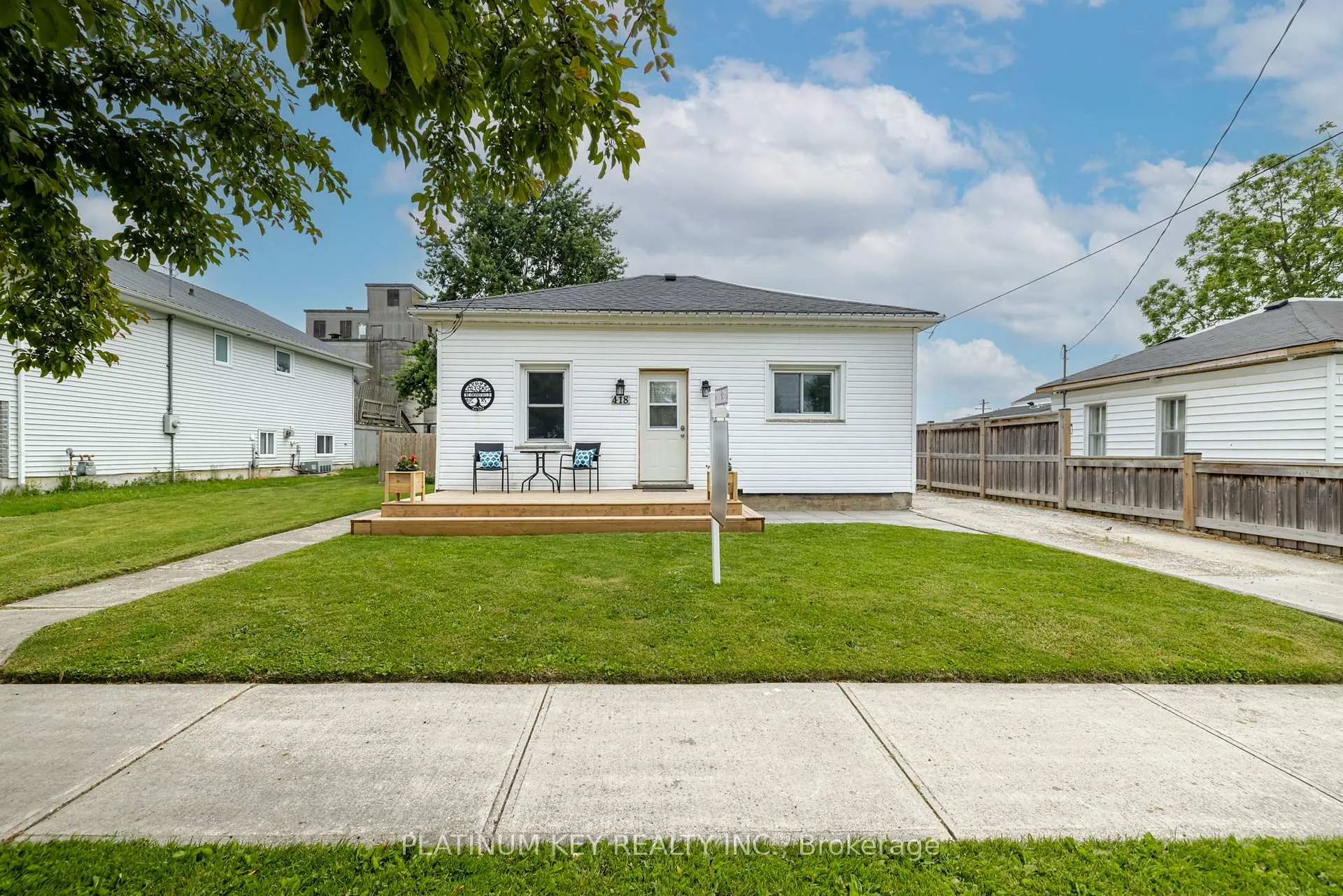 Photo 2 of 418 Huron Street, Warwick, Watford — HOMEH