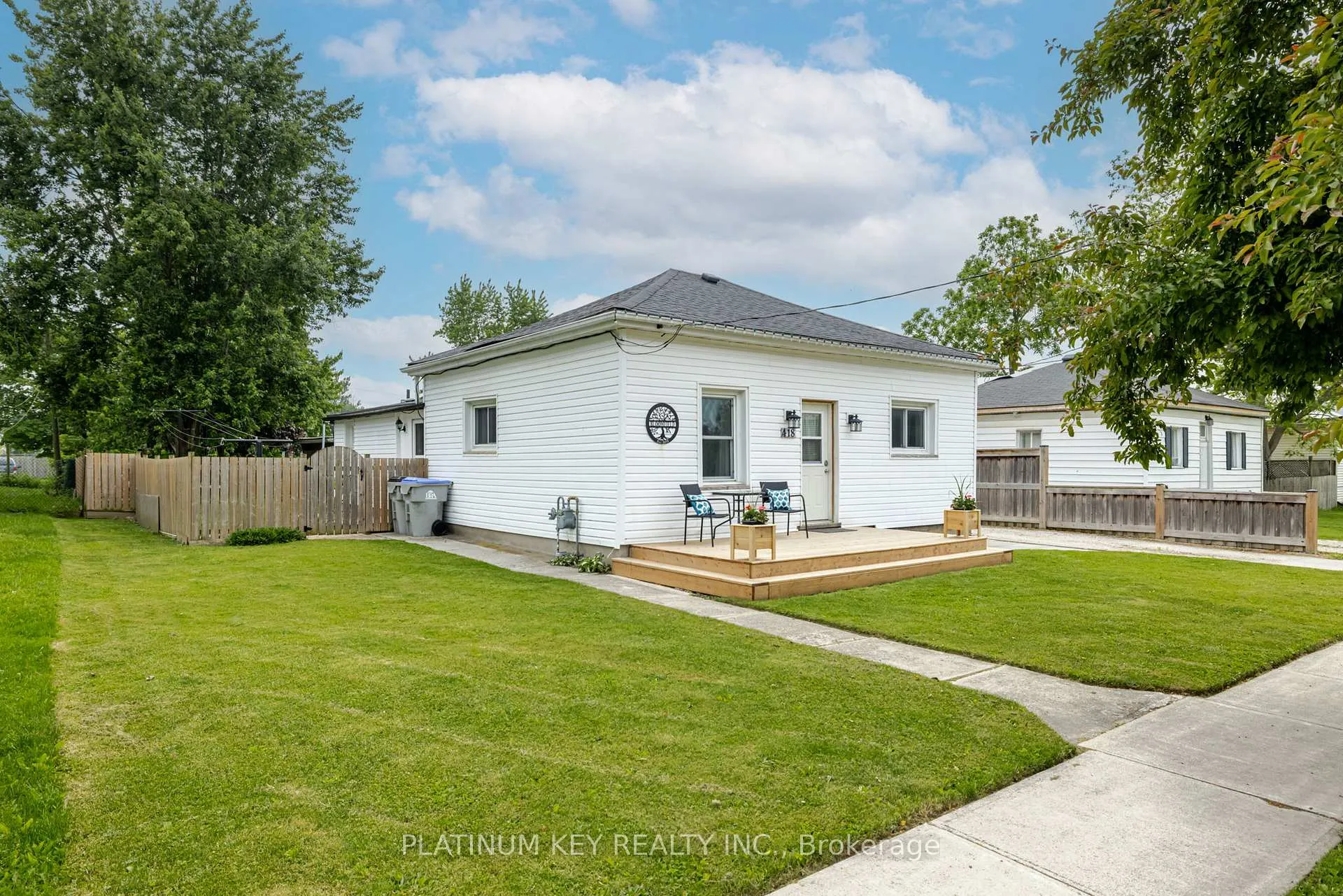 Photo 3 of 418 Huron Street, Warwick, Watford — HOMEH