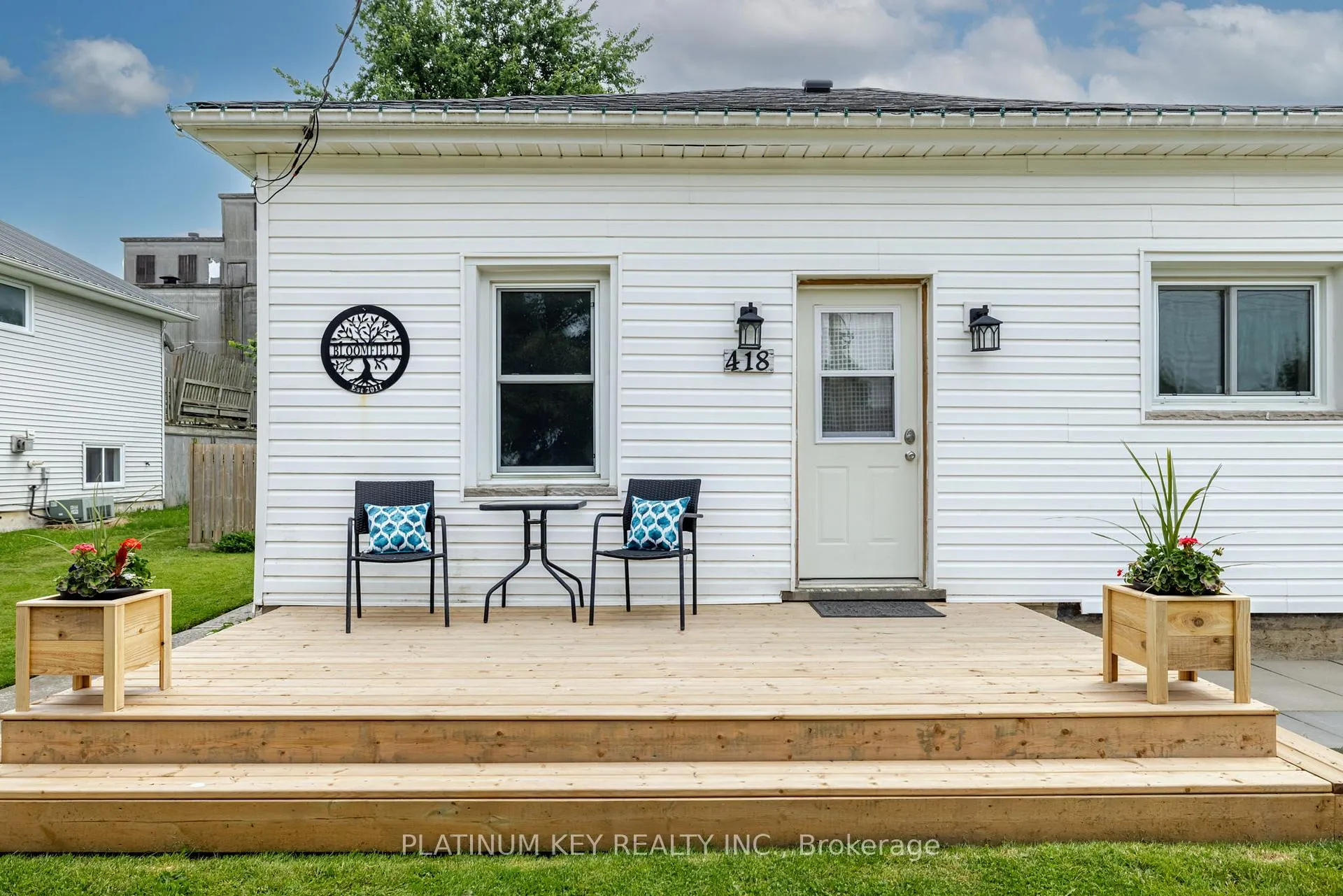 Photo 4 of 418 Huron Street, Warwick, Watford — HOMEH