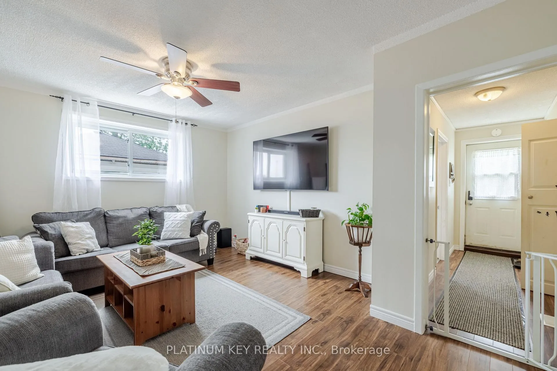 Photo 5 of 418 Huron Street, Warwick, Watford — HOMEH
