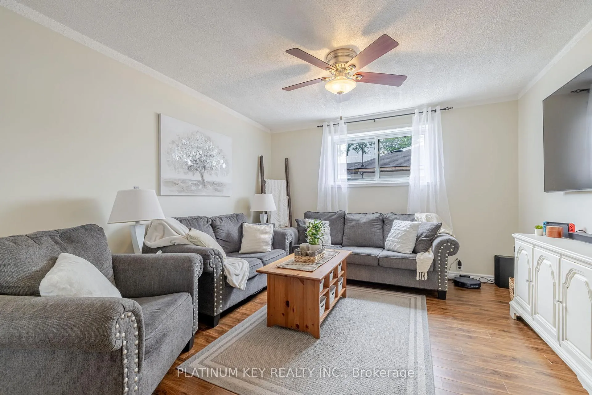 Photo 7 of 418 Huron Street, Warwick, Watford — HOMEH