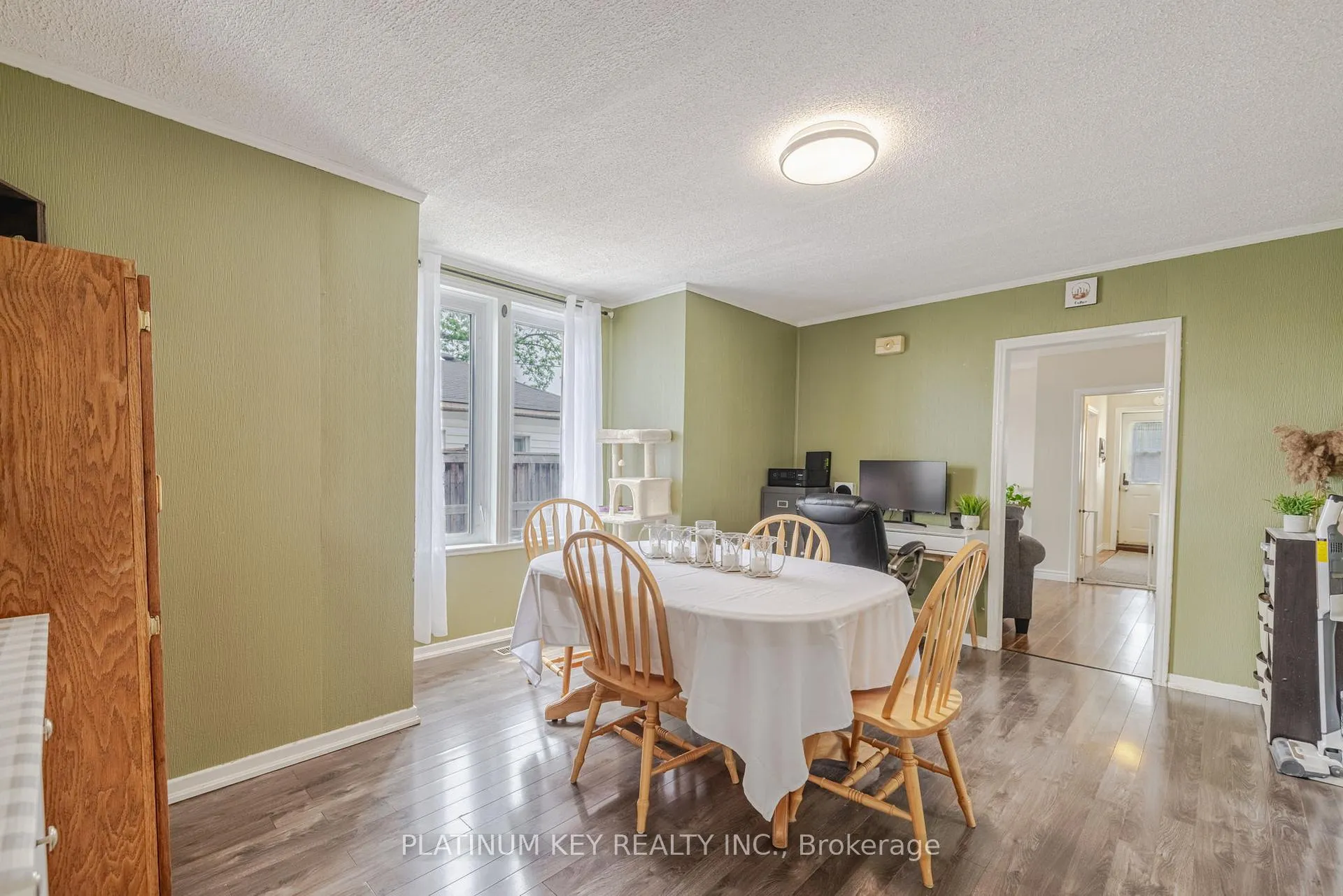 Photo 8 of 418 Huron Street, Warwick, Watford — HOMEH