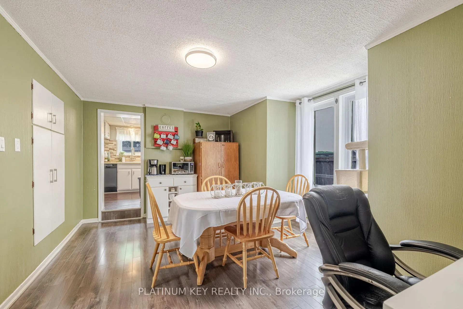 Photo 9 of 418 Huron Street, Warwick, Watford — HOMEH