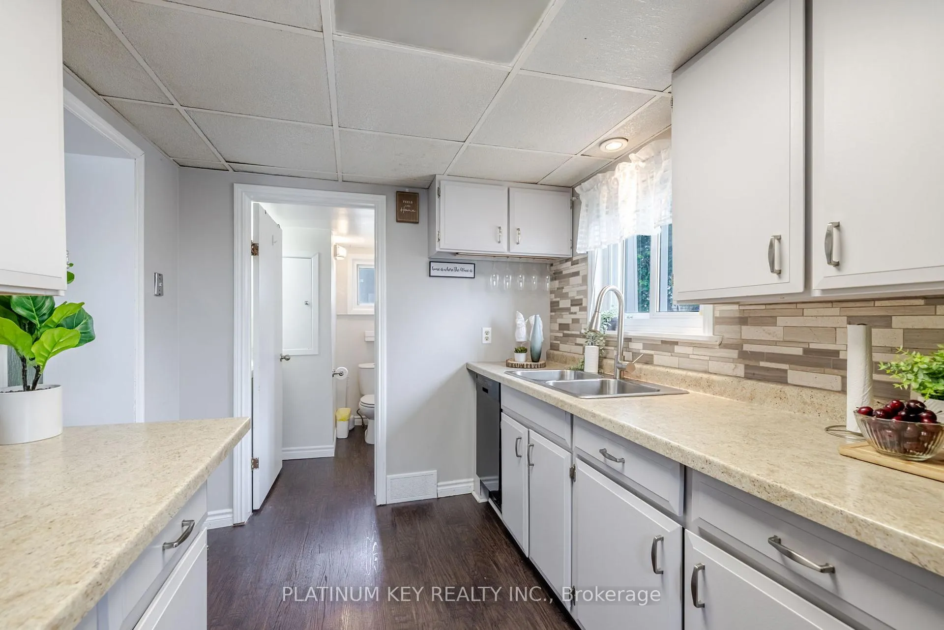 Photo 11 of 418 Huron Street, Warwick, Watford — HOMEH