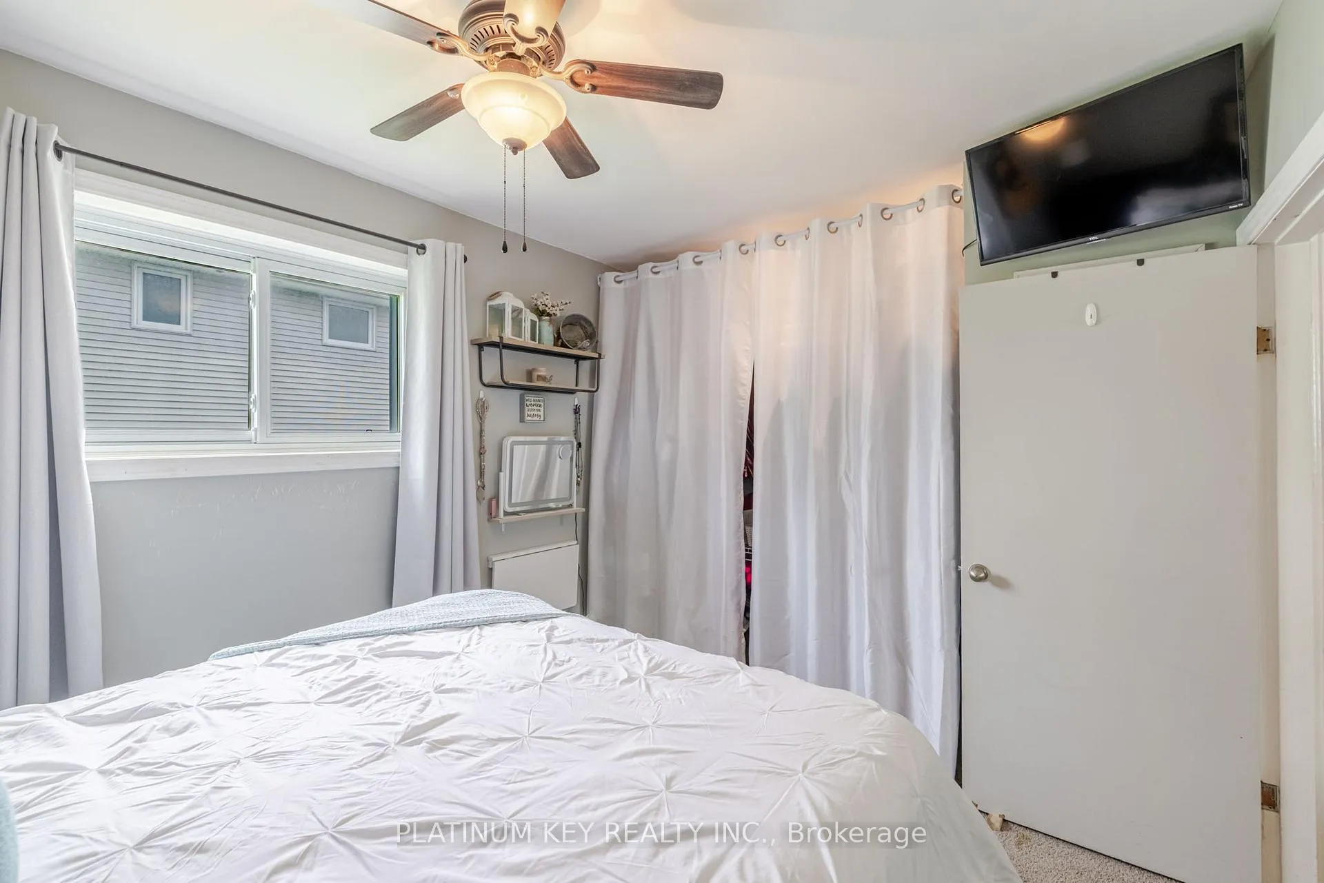 Photo 13 of 418 Huron Street, Warwick, Watford — HOMEH