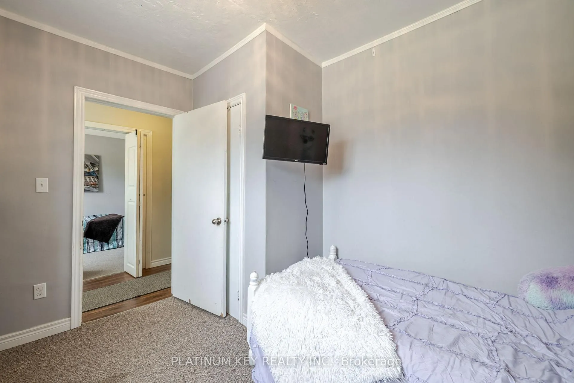 Photo 15 of 418 Huron Street, Warwick, Watford — HOMEH