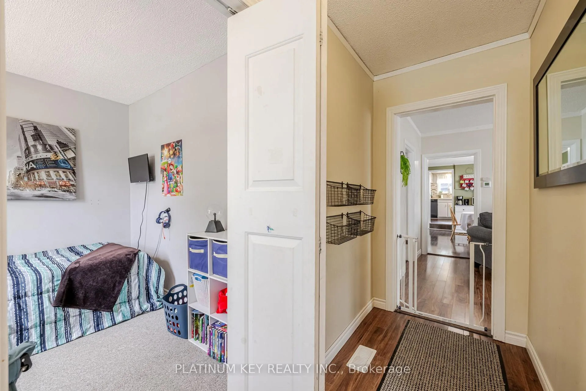 Photo 17 of 418 Huron Street, Warwick, Watford — HOMEH