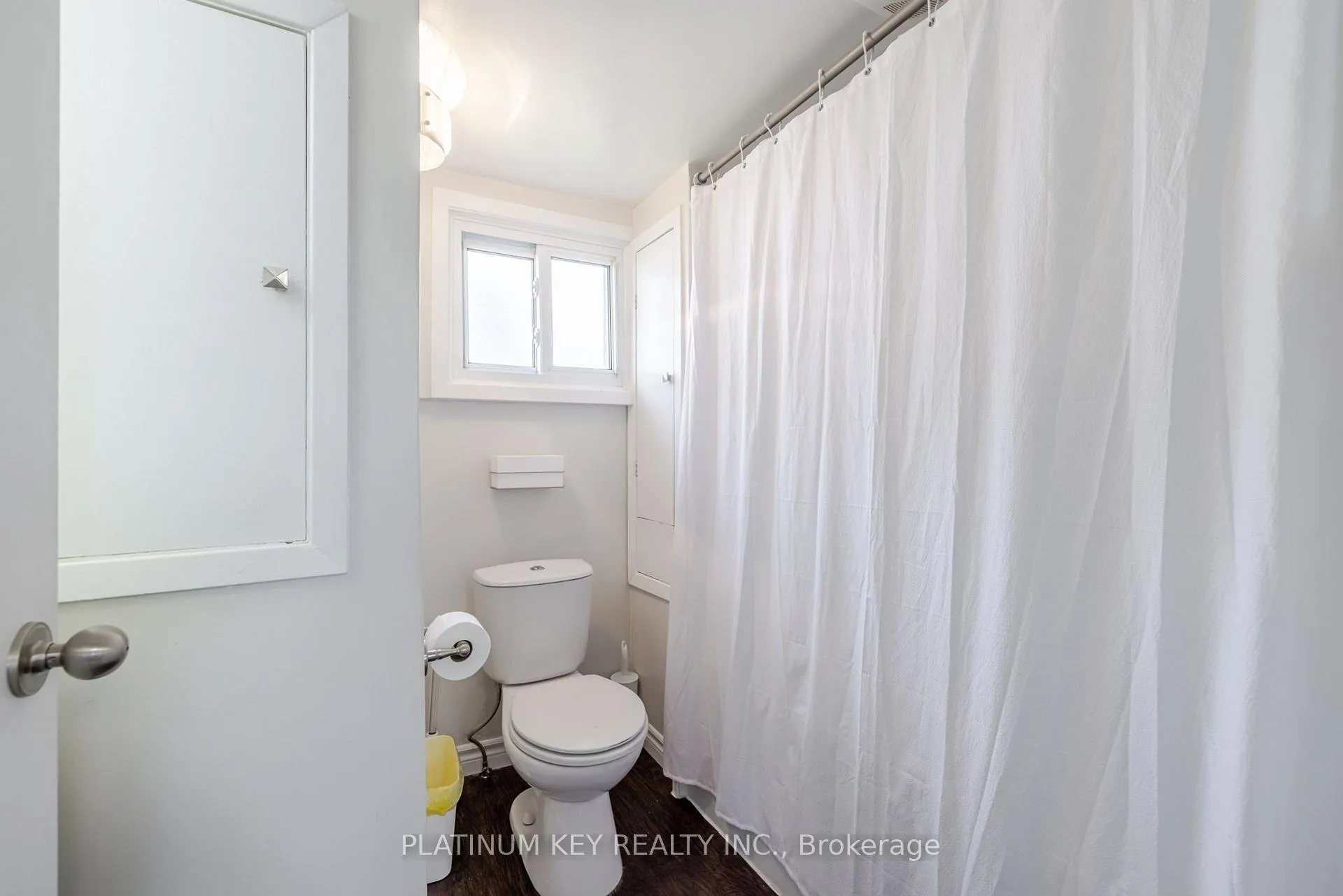 Photo 18 of 418 Huron Street, Warwick, Watford — HOMEH