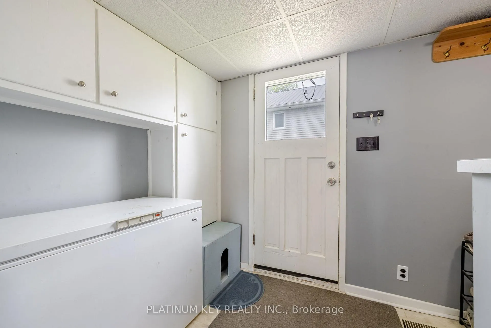 Photo 19 of 418 Huron Street, Warwick, Watford — HOMEH