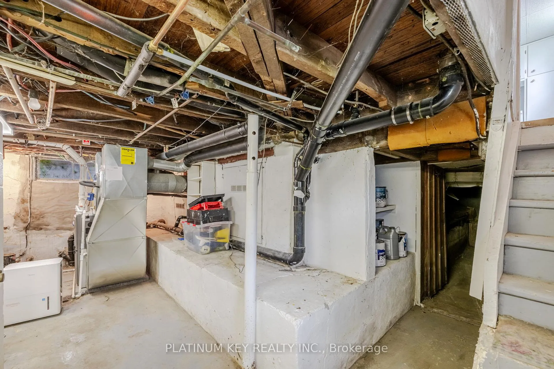 Photo 21 of 418 Huron Street, Warwick, Watford — HOMEH