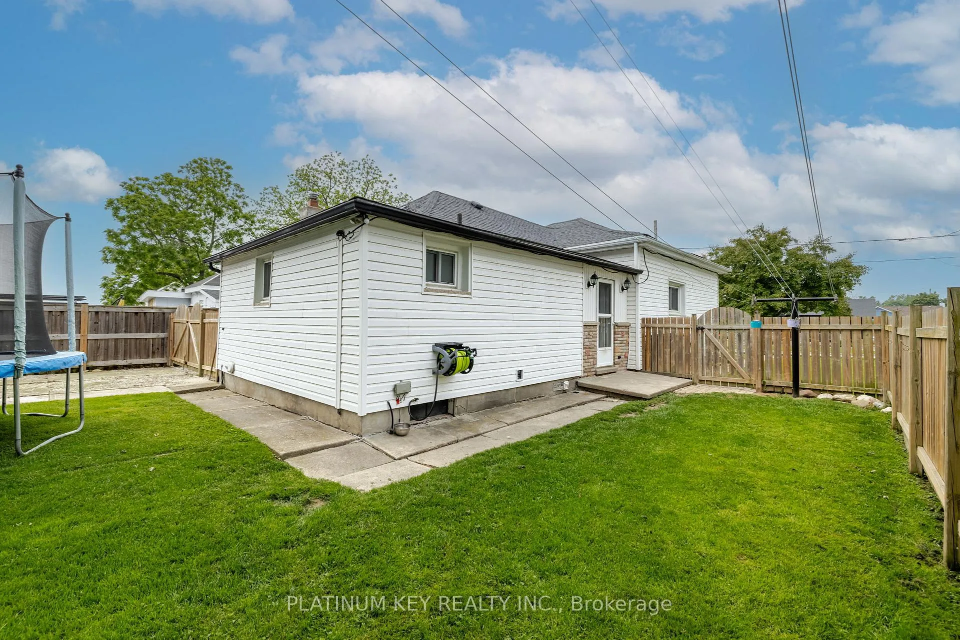 Photo 22 of 418 Huron Street, Warwick, Watford — HOMEH