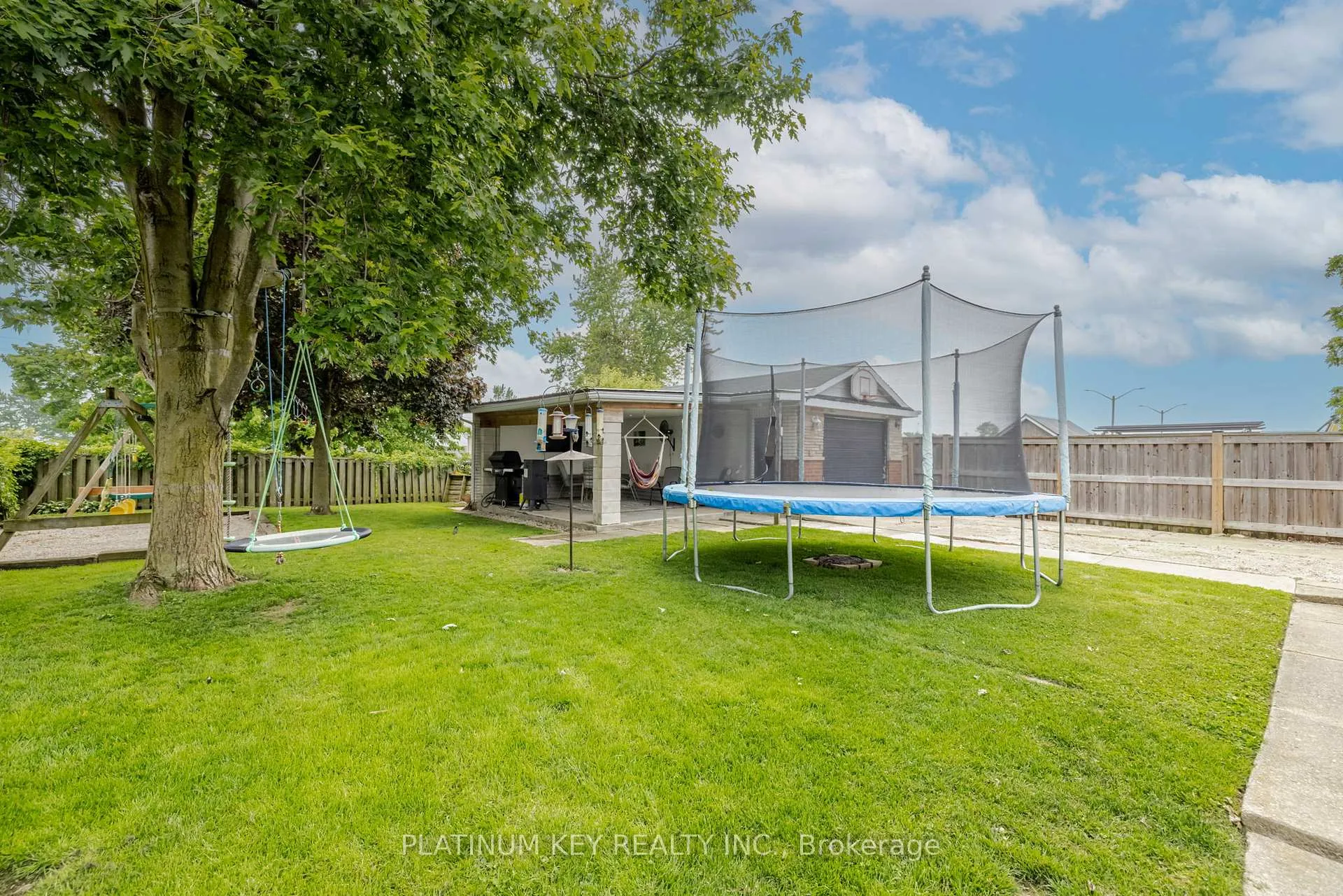 Photo 23 of 418 Huron Street, Warwick, Watford — HOMEH