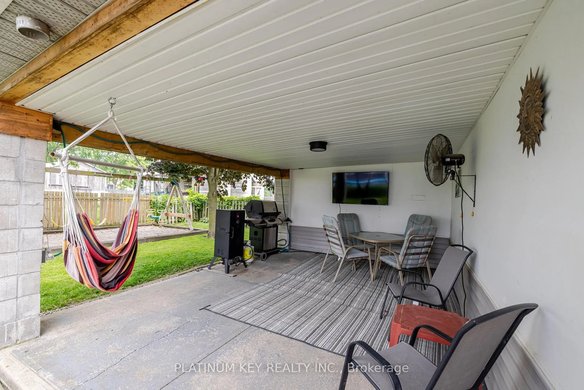 Photo 25 of 418 Huron Street, Warwick, Watford — HOMEH