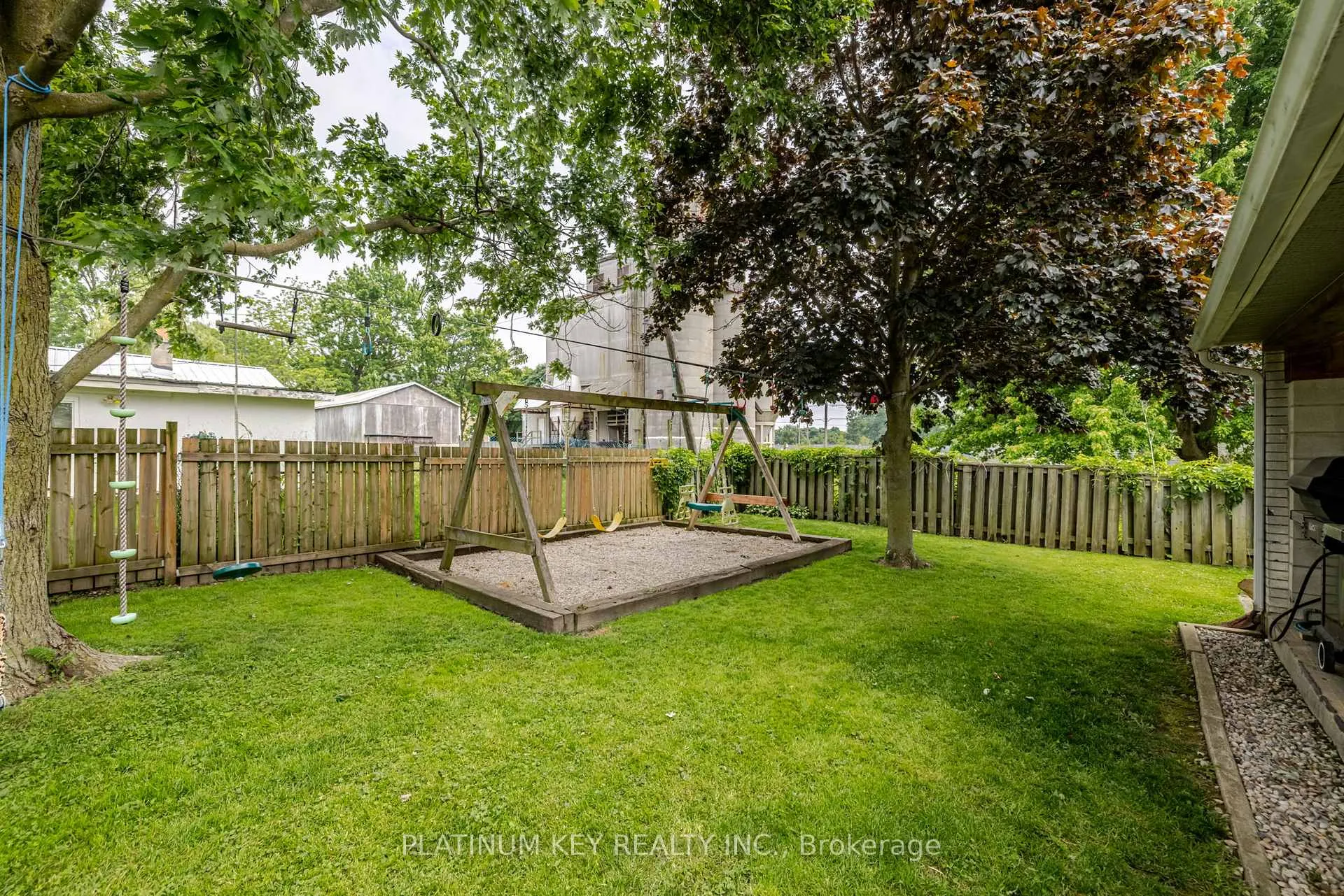 Photo 26 of 418 Huron Street, Warwick, Watford — HOMEH