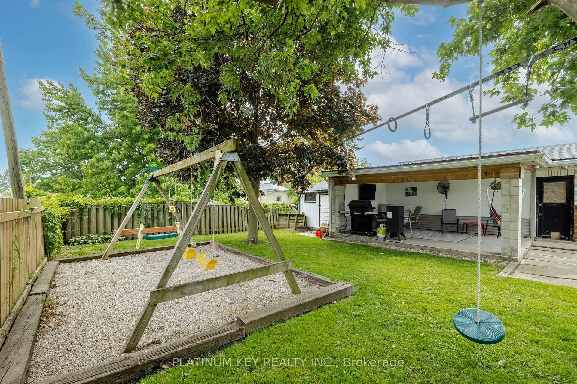 Photo 27 of 418 Huron Street, Warwick, Watford — HOMEH