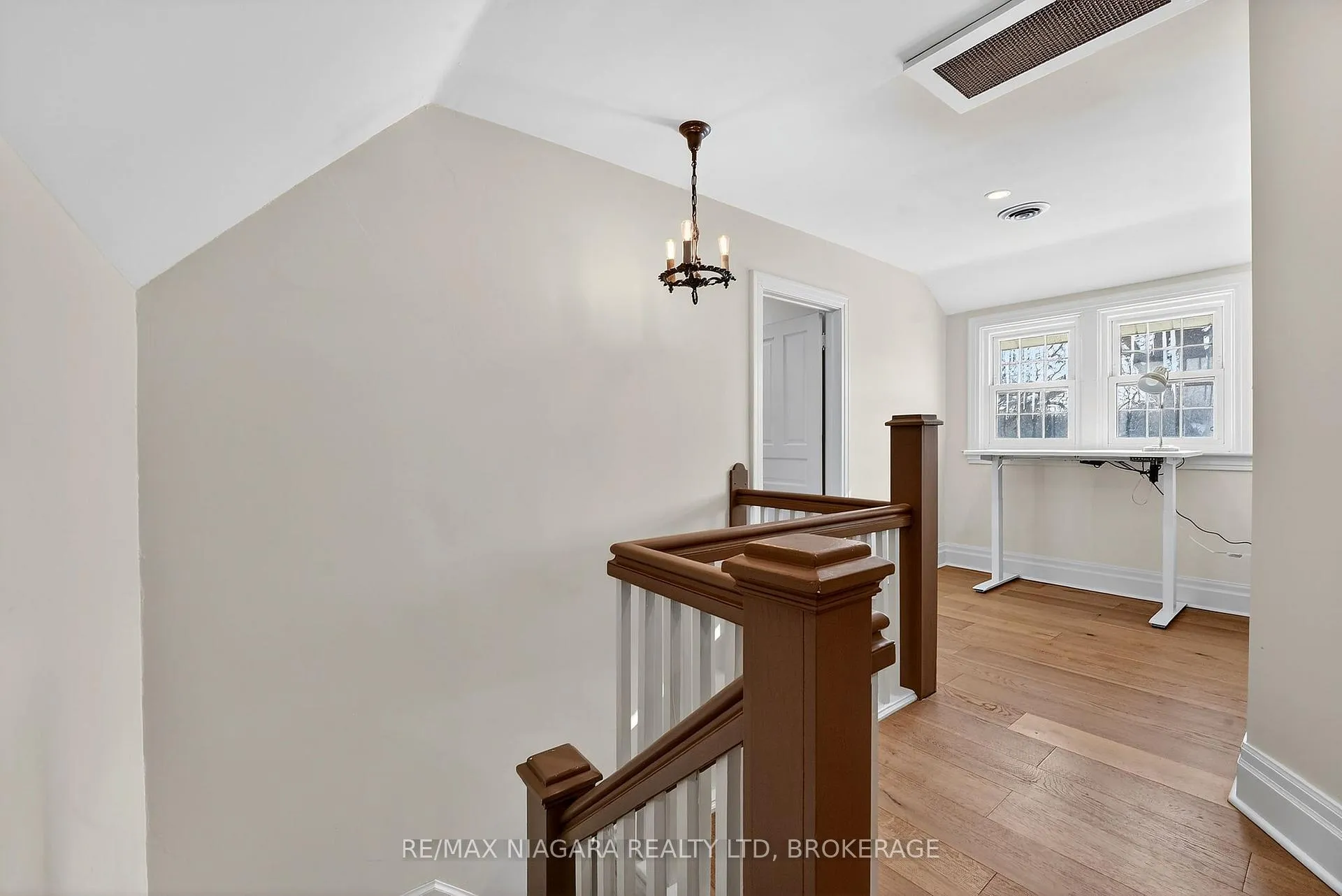 Photo 24 of 1840 Decew Road, Thorold, Confederation Heights — HOMEH